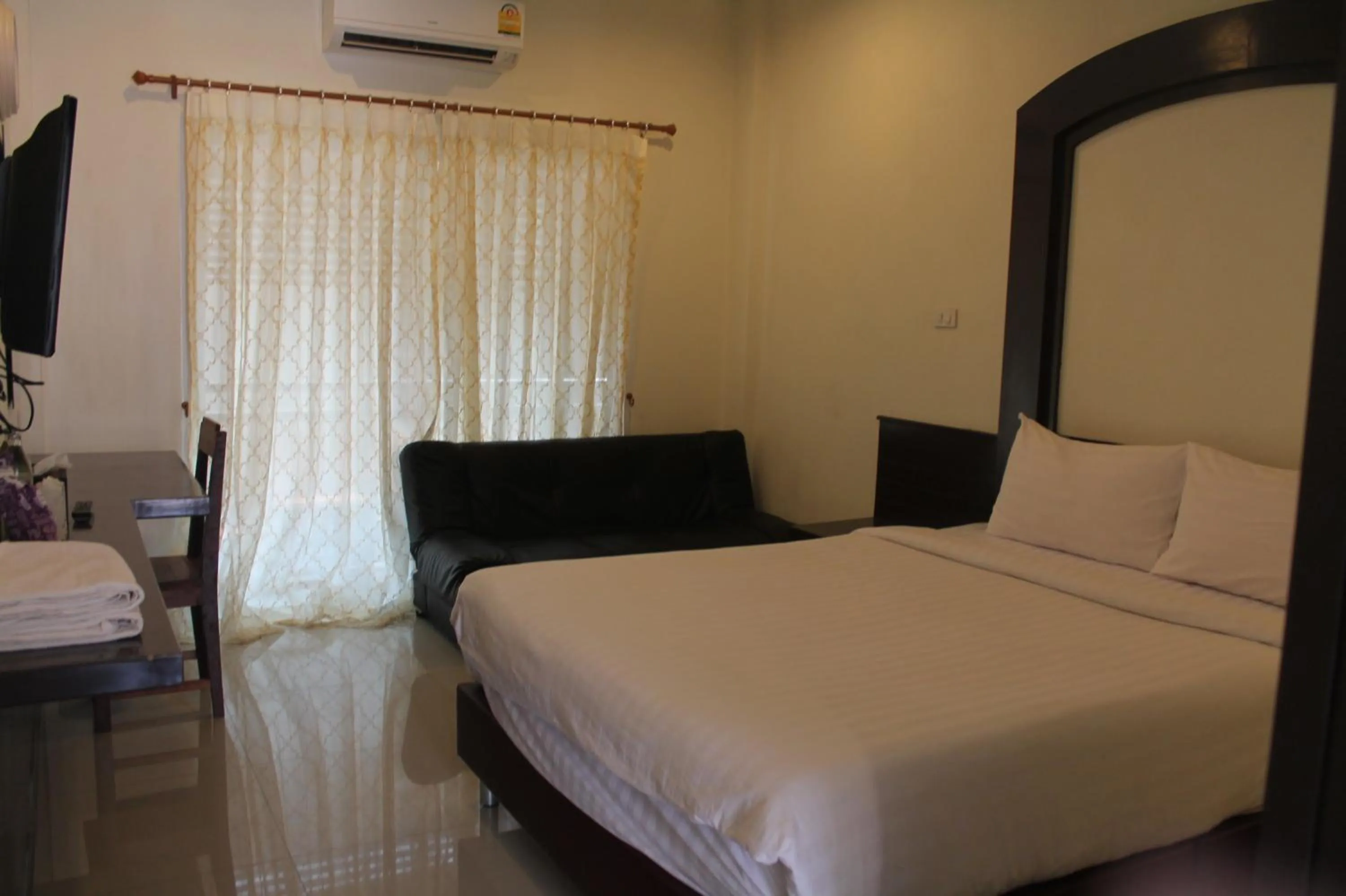 Day, Bed in Huen Chan Thip