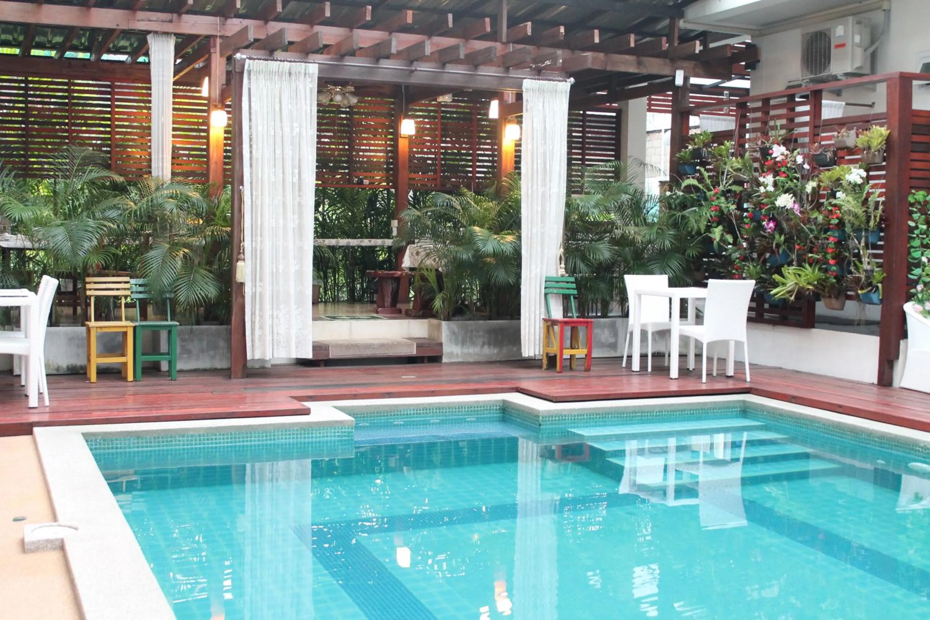 Area and facilities in Huen Chan Thip