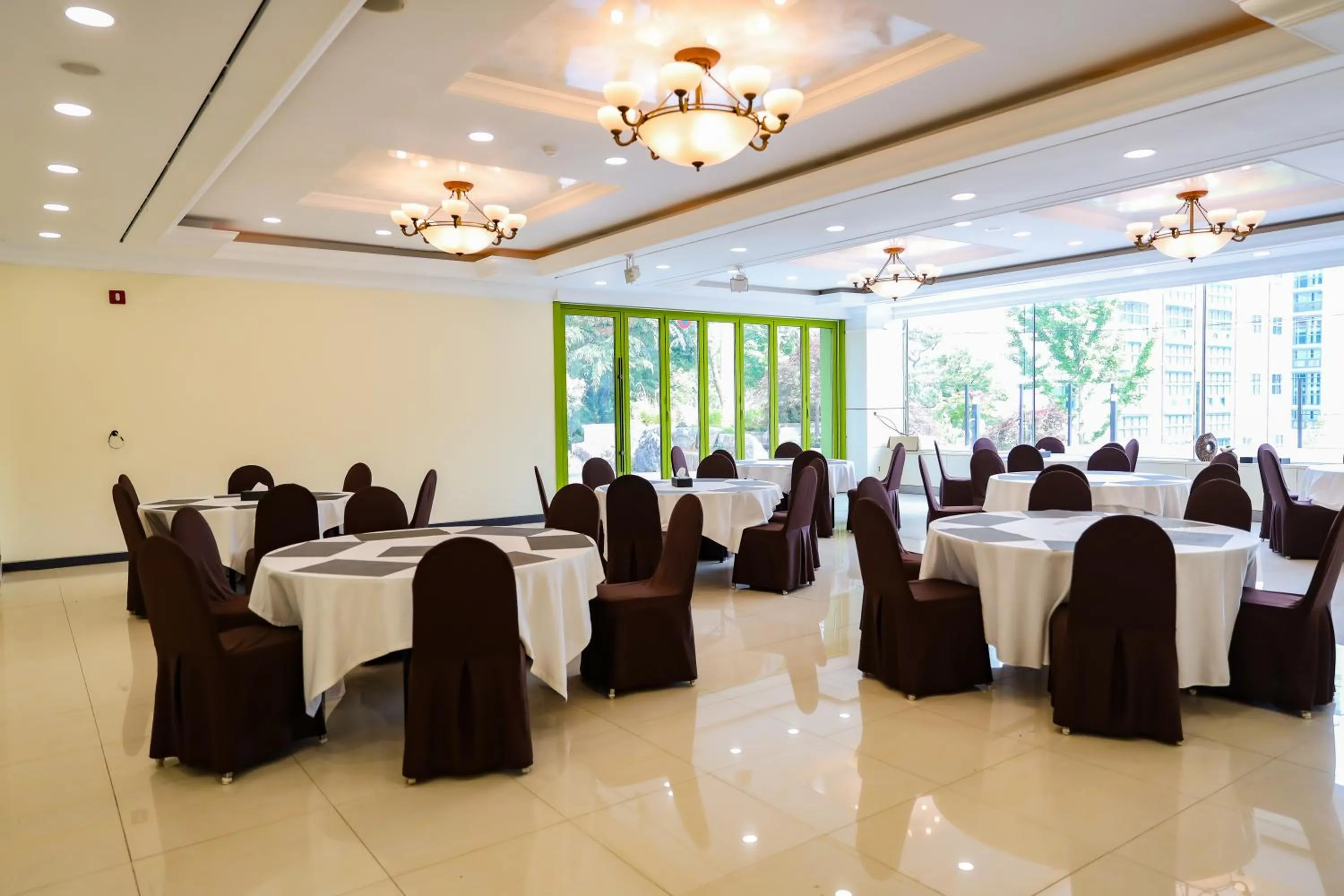 Restaurant/places to eat in Hotel KABO