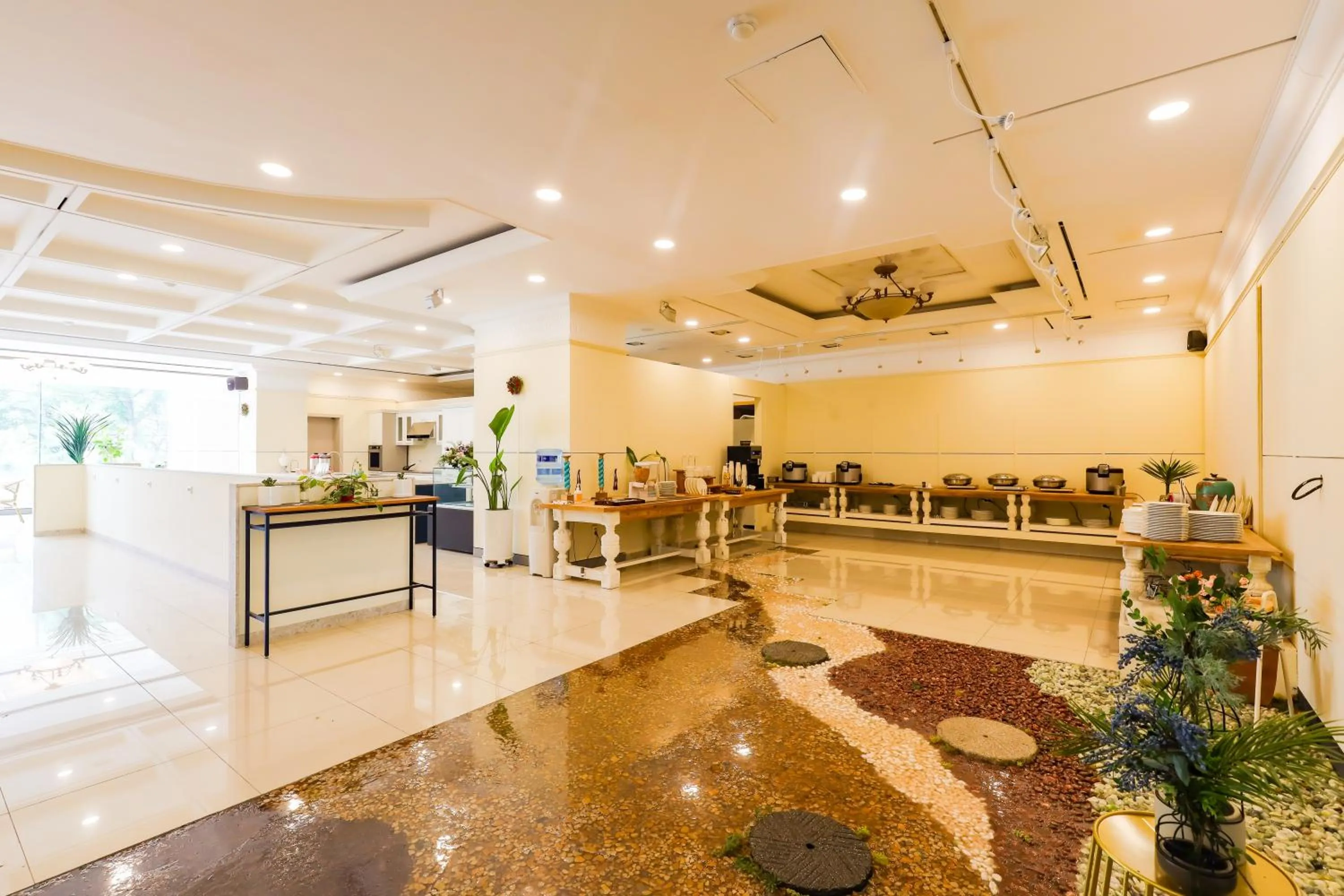 Restaurant/places to eat in Hotel KABO