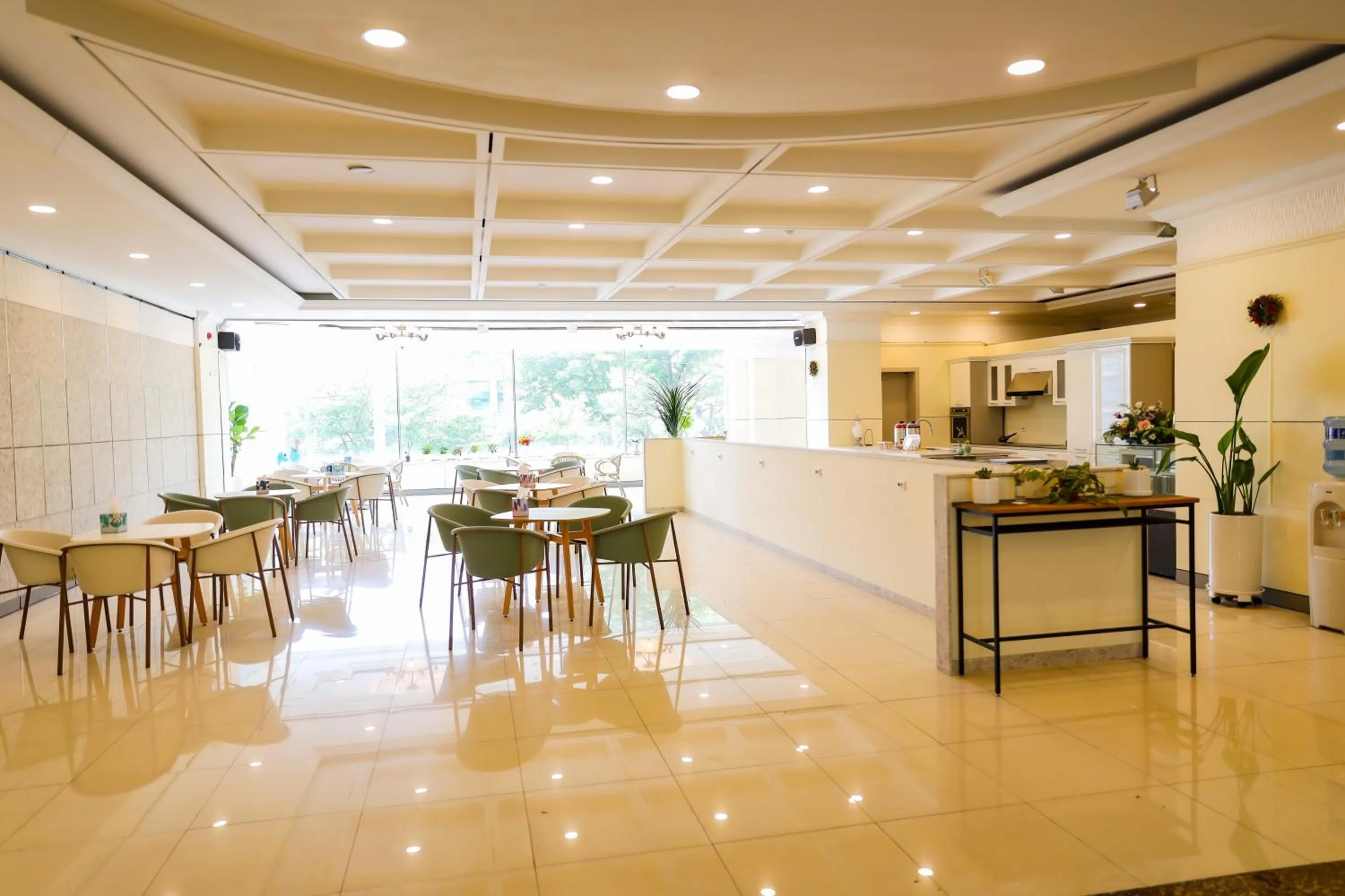 Restaurant/places to eat in Hotel KABO