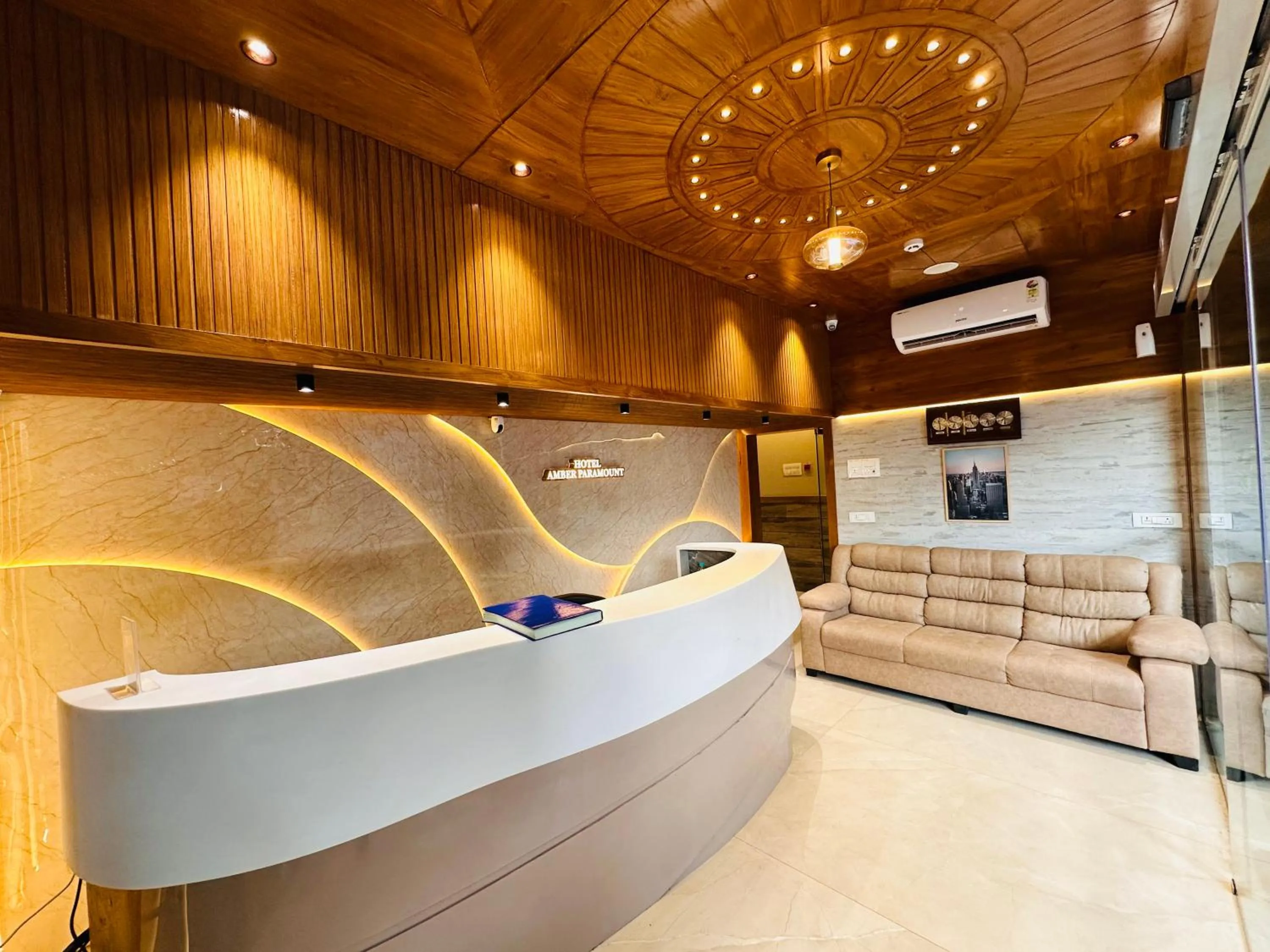 HOTEL AMBER PARAMOUNT