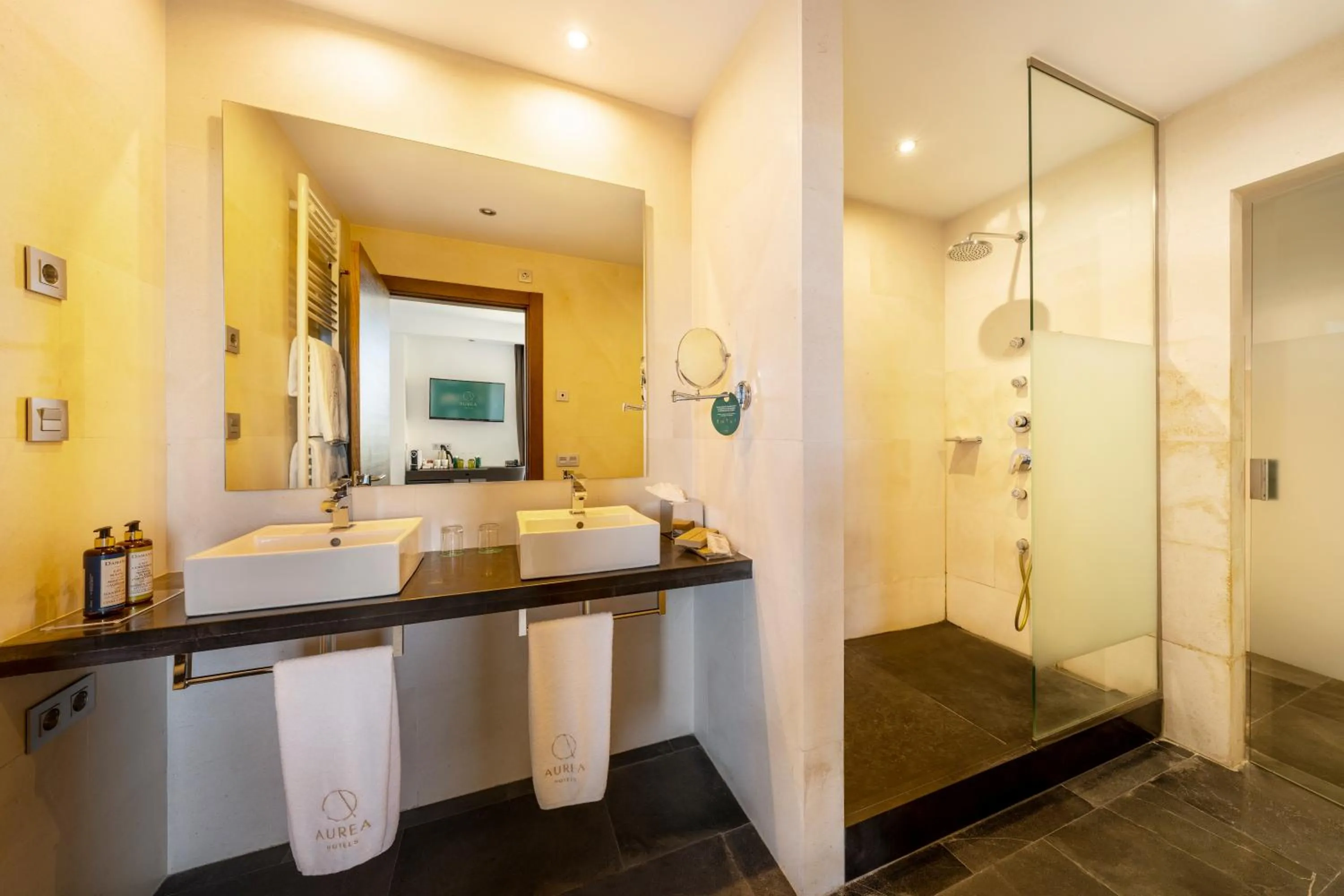 Shower in Áurea Convento Capuchinos by Eurostars Hotel Company