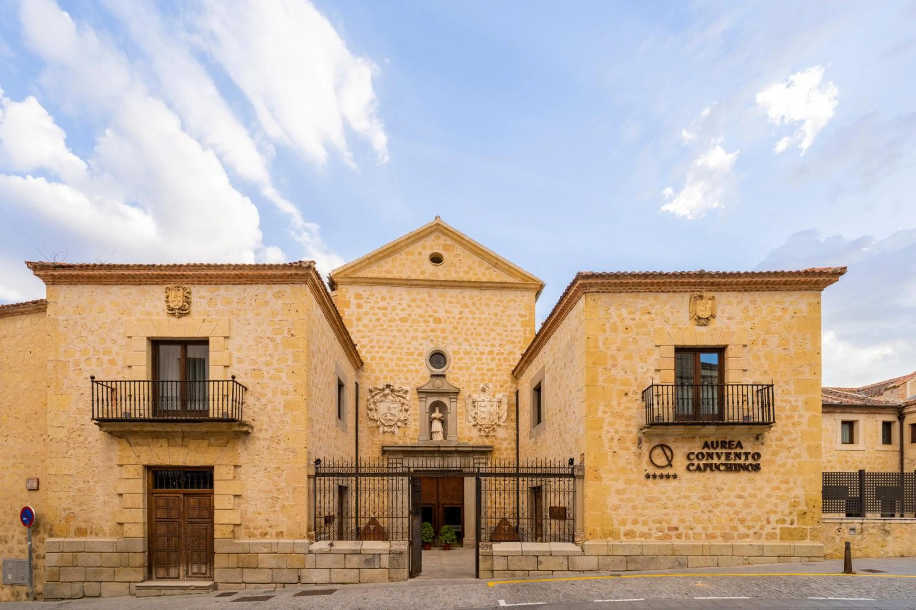 Facade/entrance in Áurea Convento Capuchinos by Eurostars Hotel Company