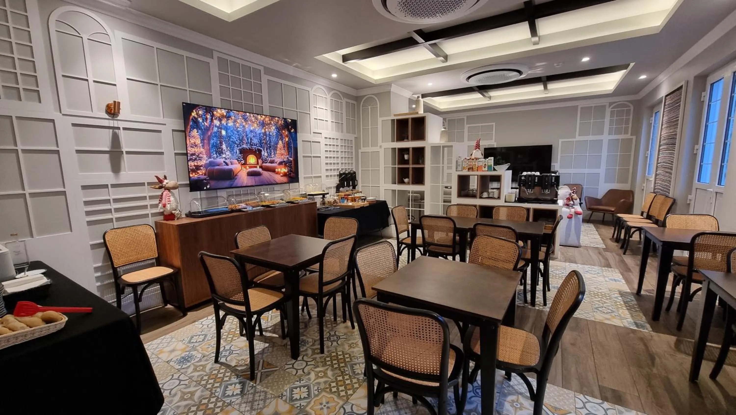 TV and multimedia in Açores Autêntico Boutique Hotel