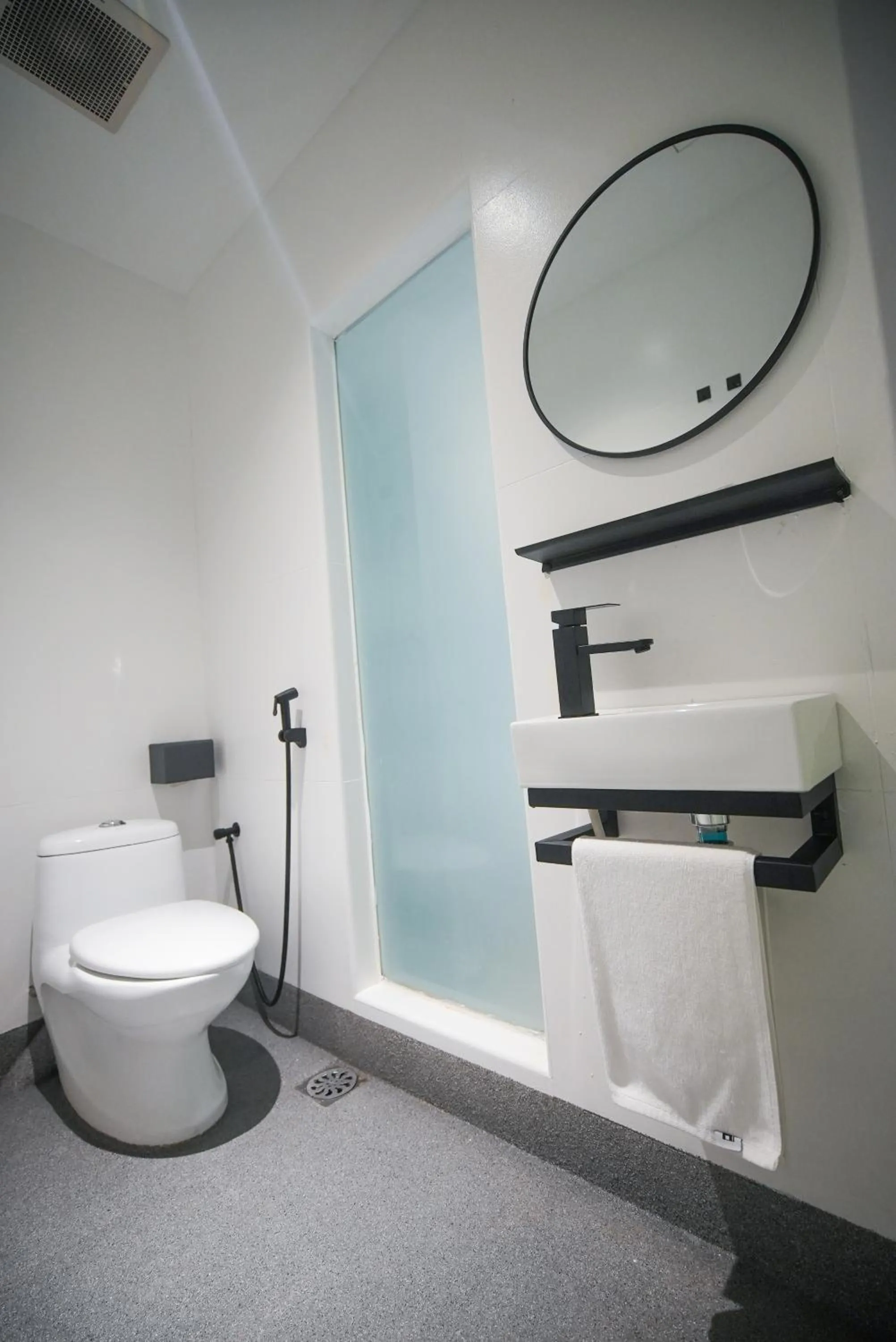 Toilet in Double H Boutique Hotel