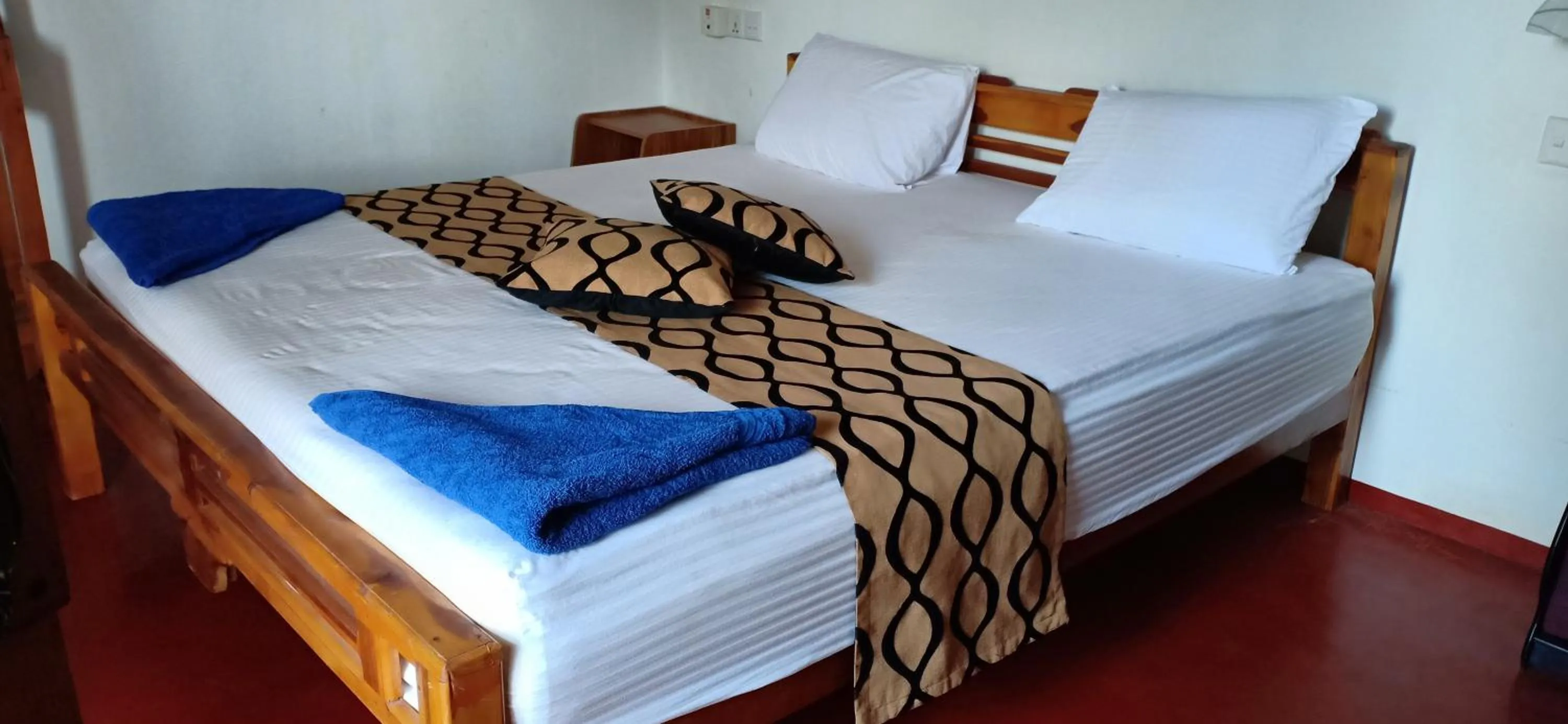 Bed in SURF & SAND Hotel Arugambay