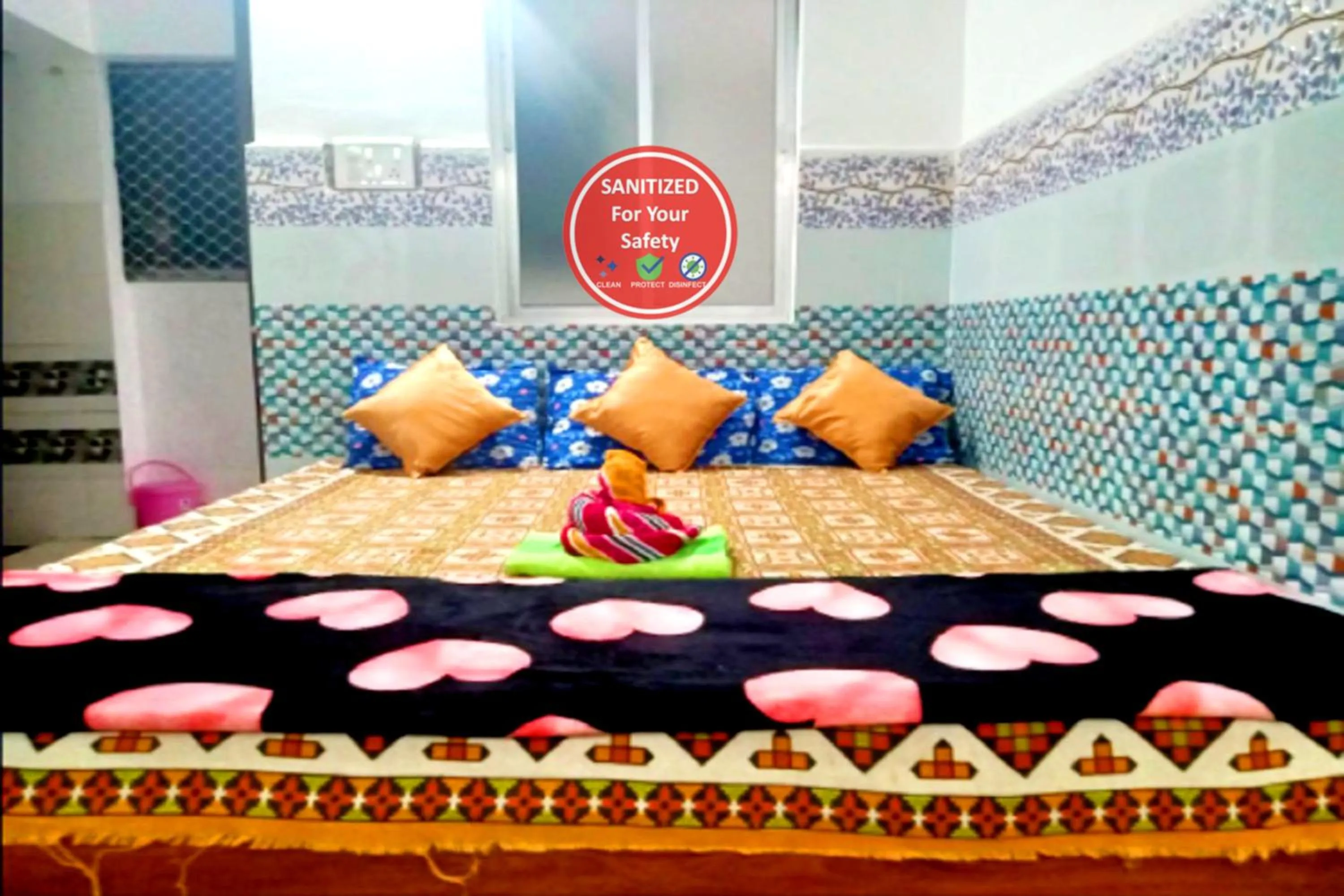 Bed in Goroomgo Pranab Sadan Puri
