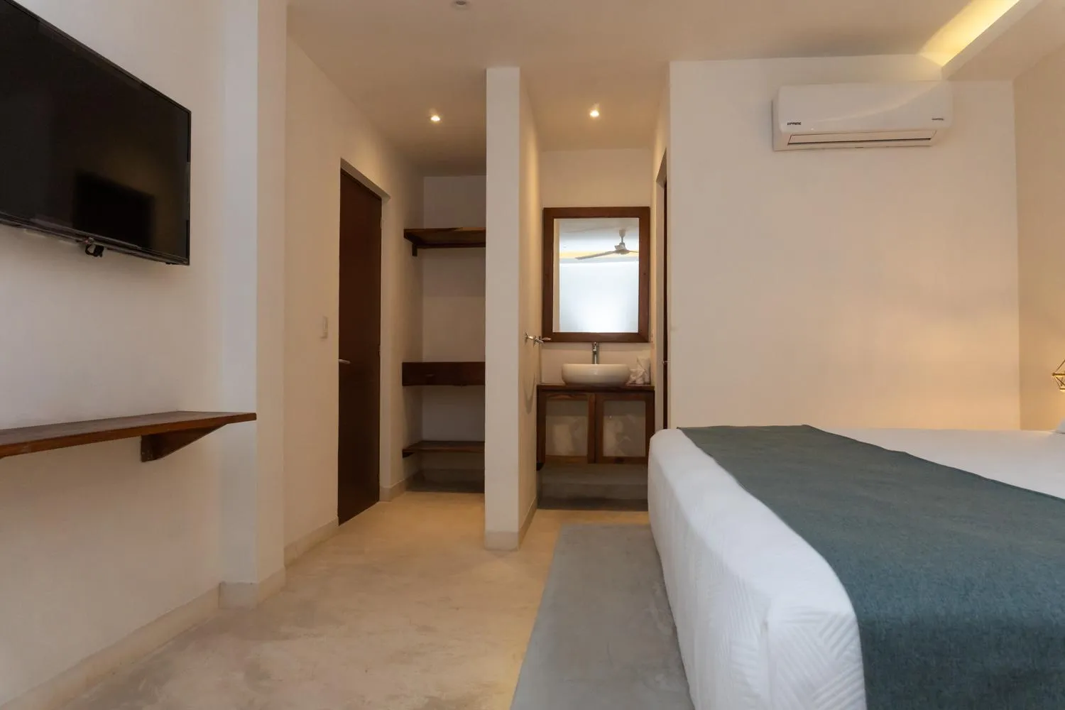 Photo of the whole room, Bed in Kanté Hotel - Downtown Tulum