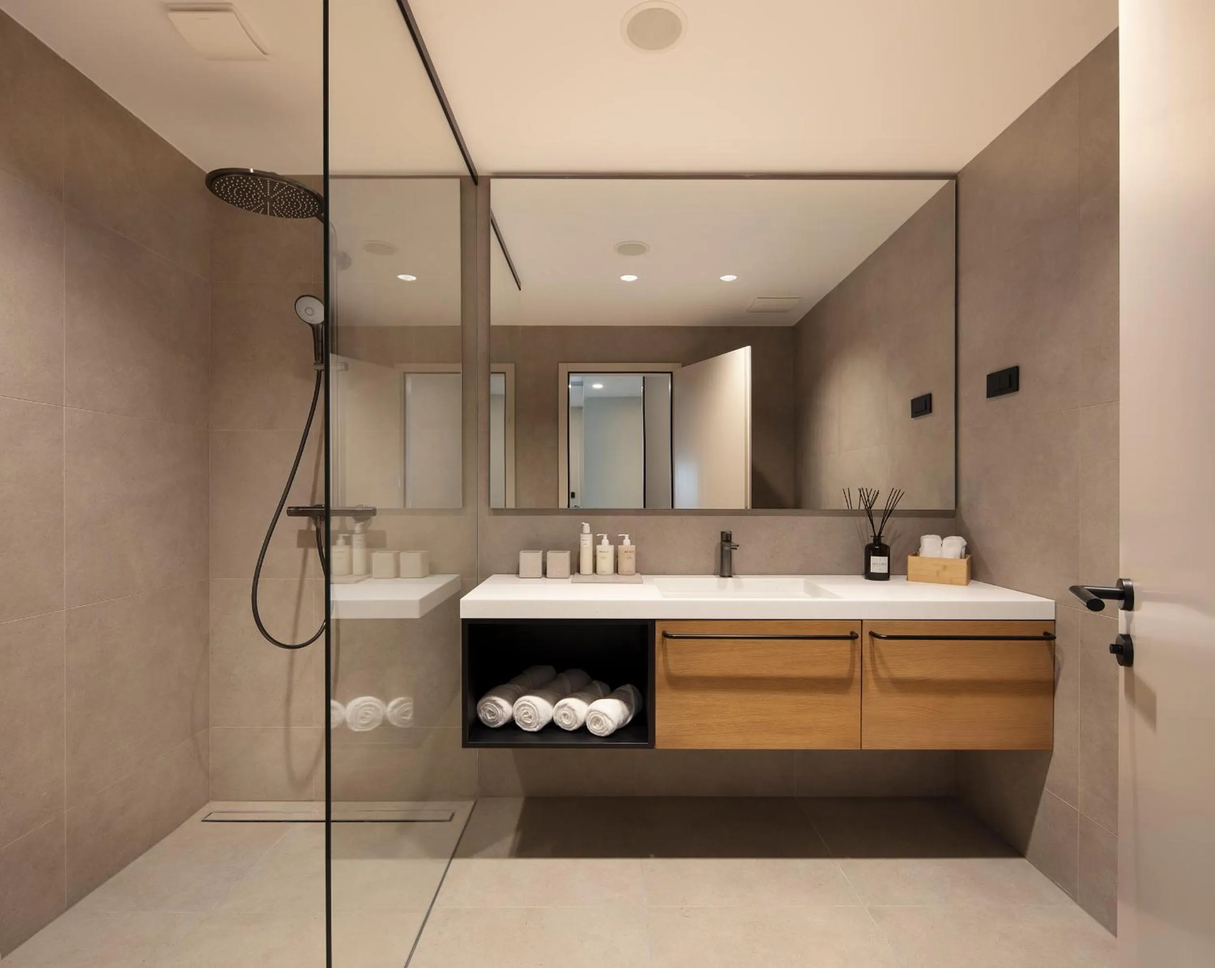 Shower in Hotel Materra