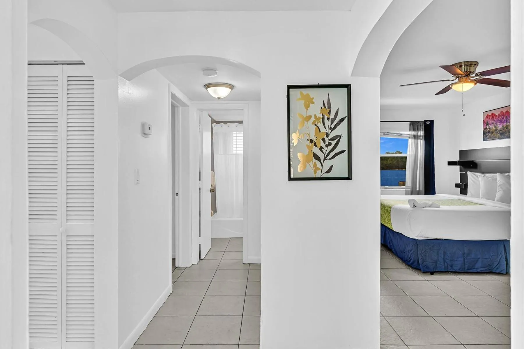 Photo of the whole room, Bed in Coastal Sunset