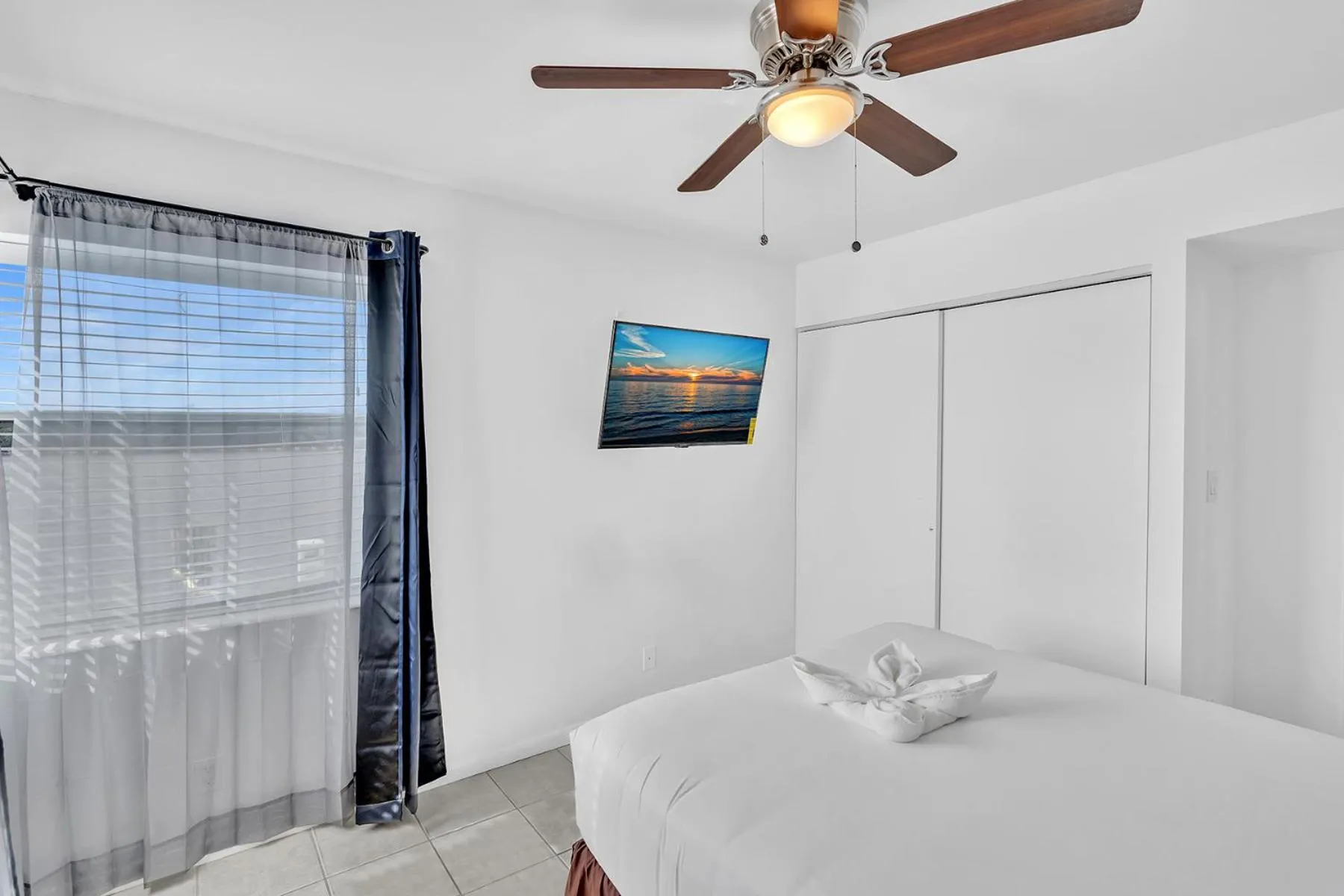 Bedroom, Bed in Coastal Sunset