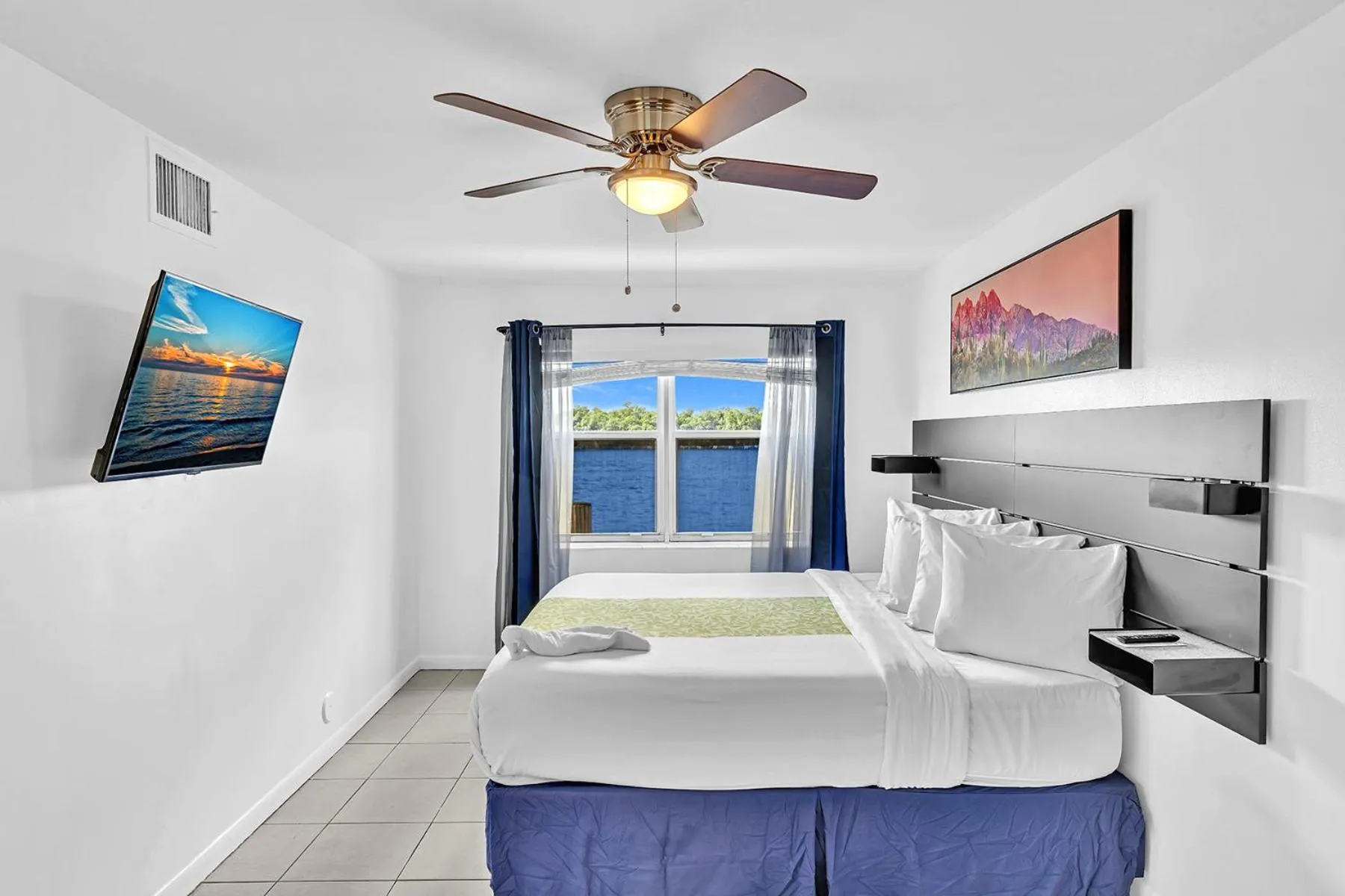 Photo of the whole room, Bed in Coastal Sunset