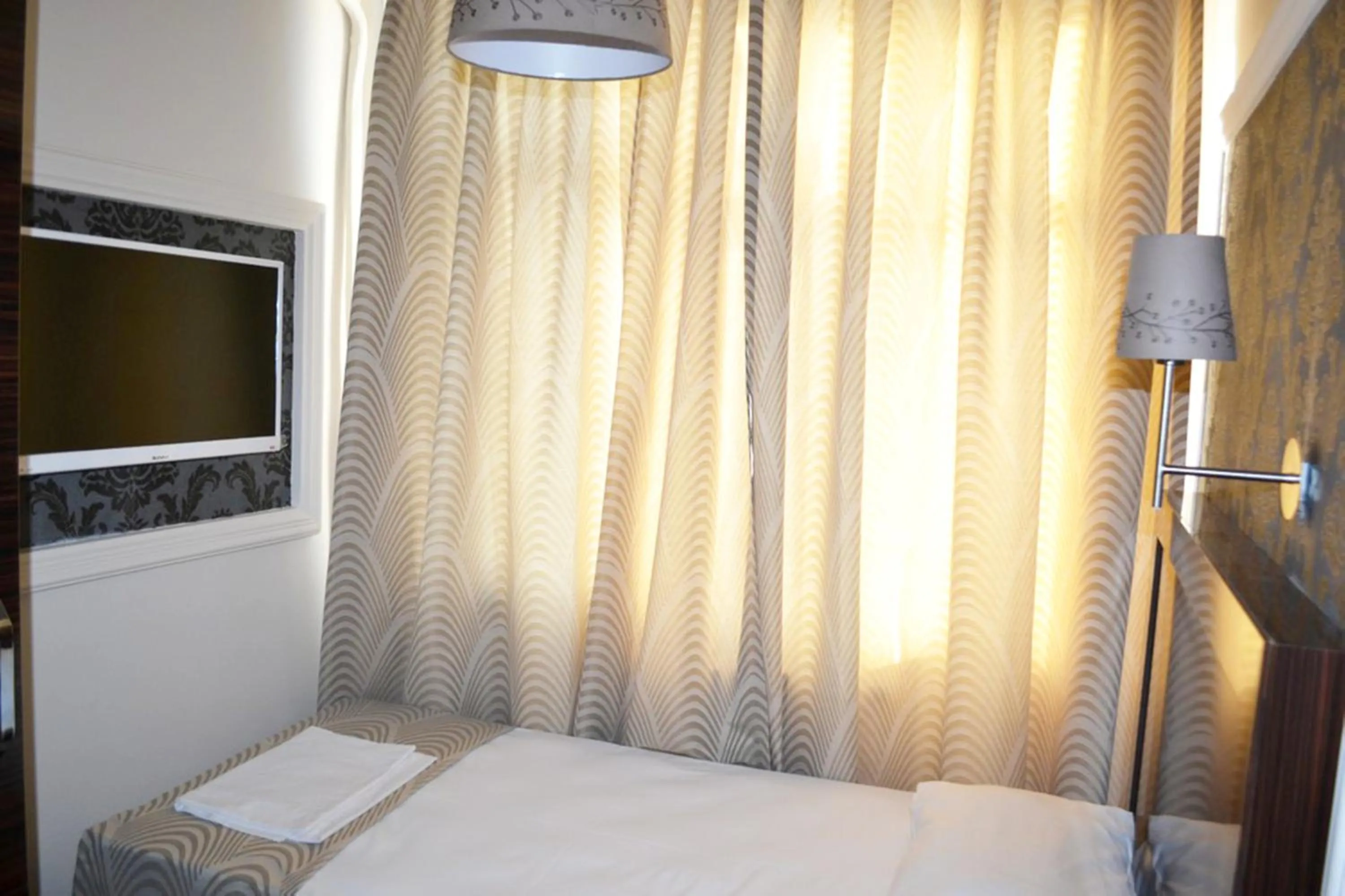 Bedroom, Bed in Venus Hotel Taksim