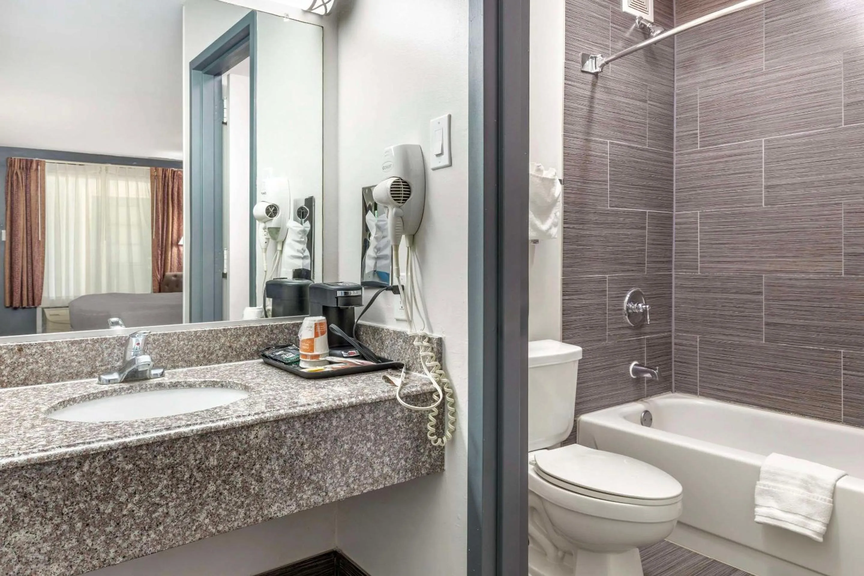 Bathroom in Suburban Studios Gainesville