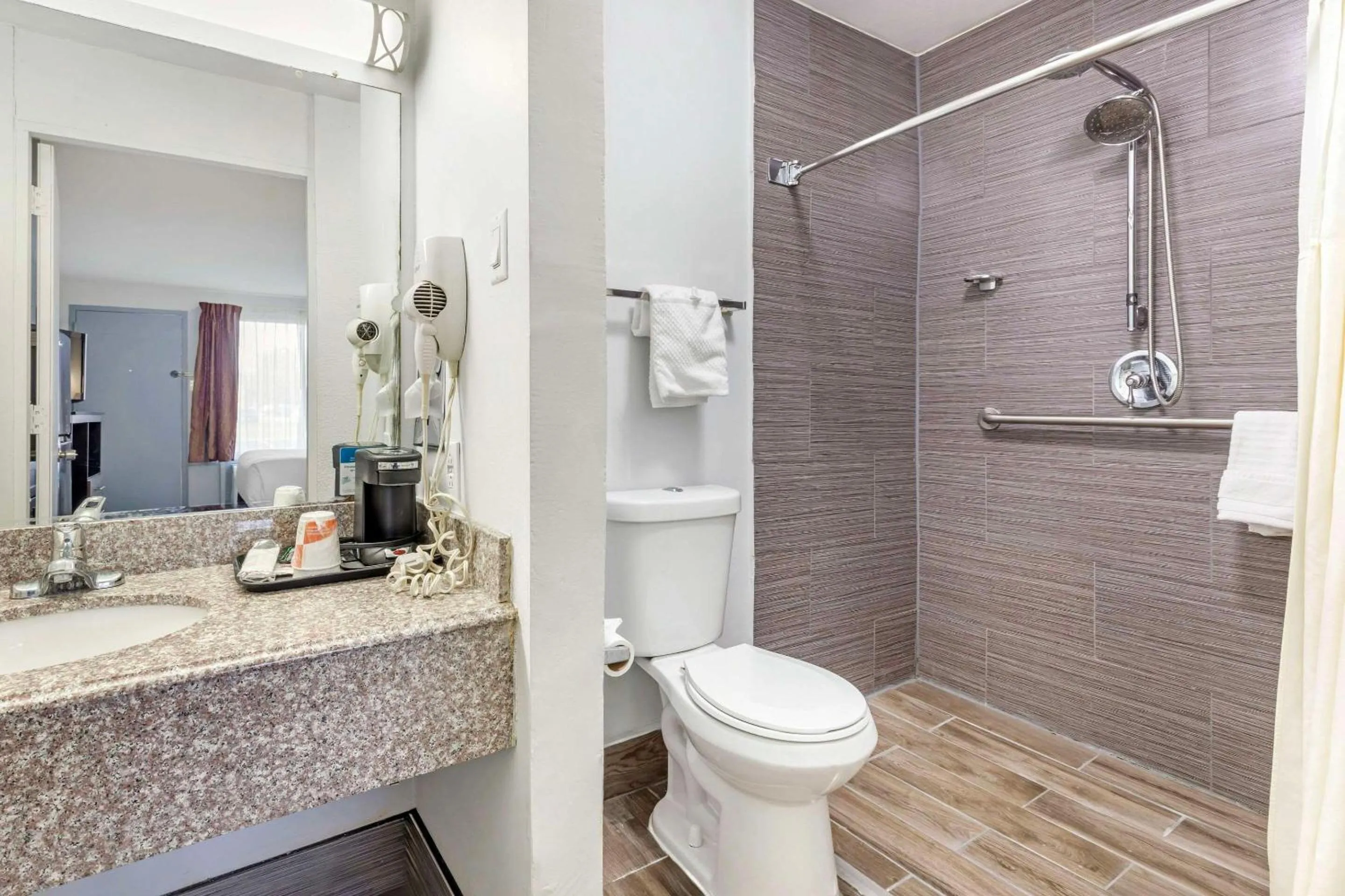 Bathroom in Suburban Studios Gainesville