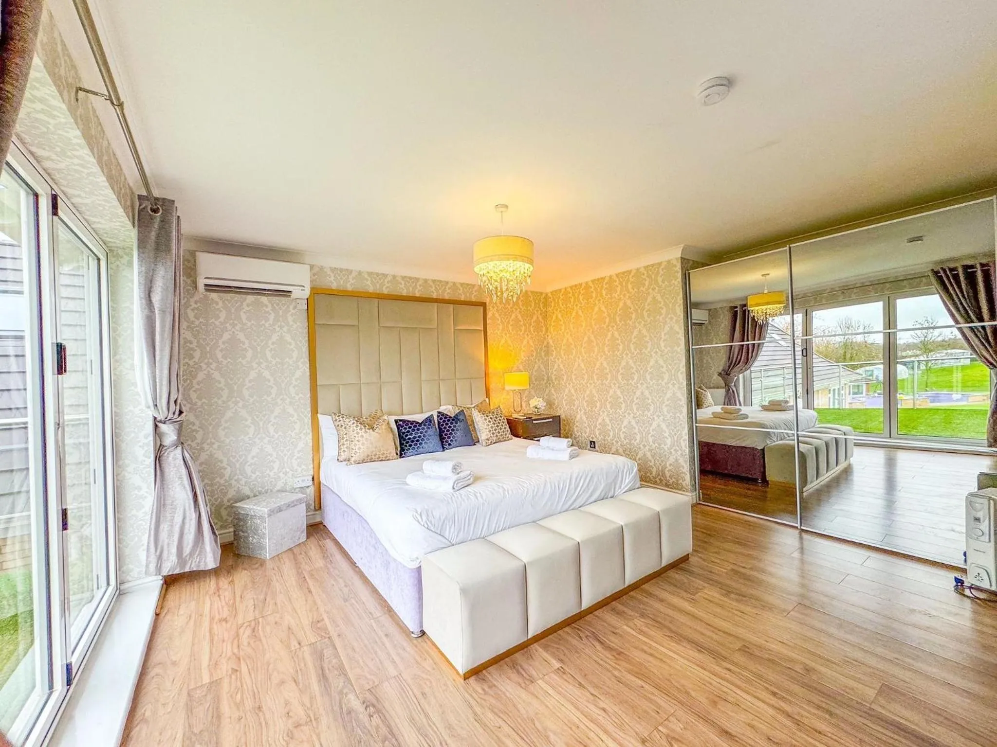 Bedroom, Bed in The Firs