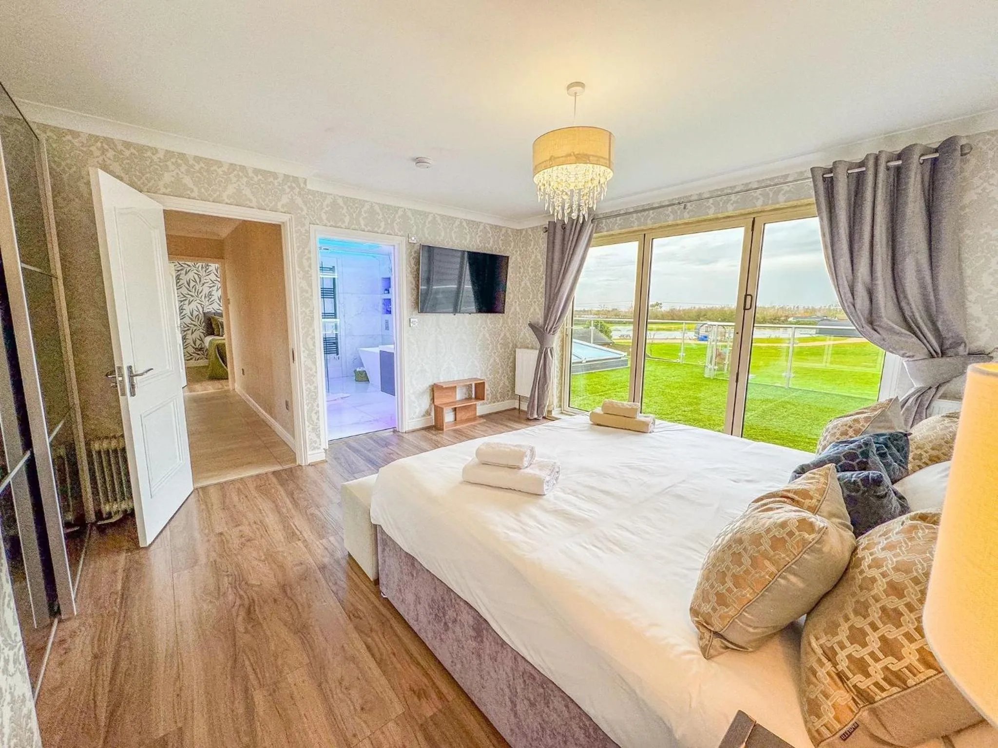 Bedroom, Bed in The Firs