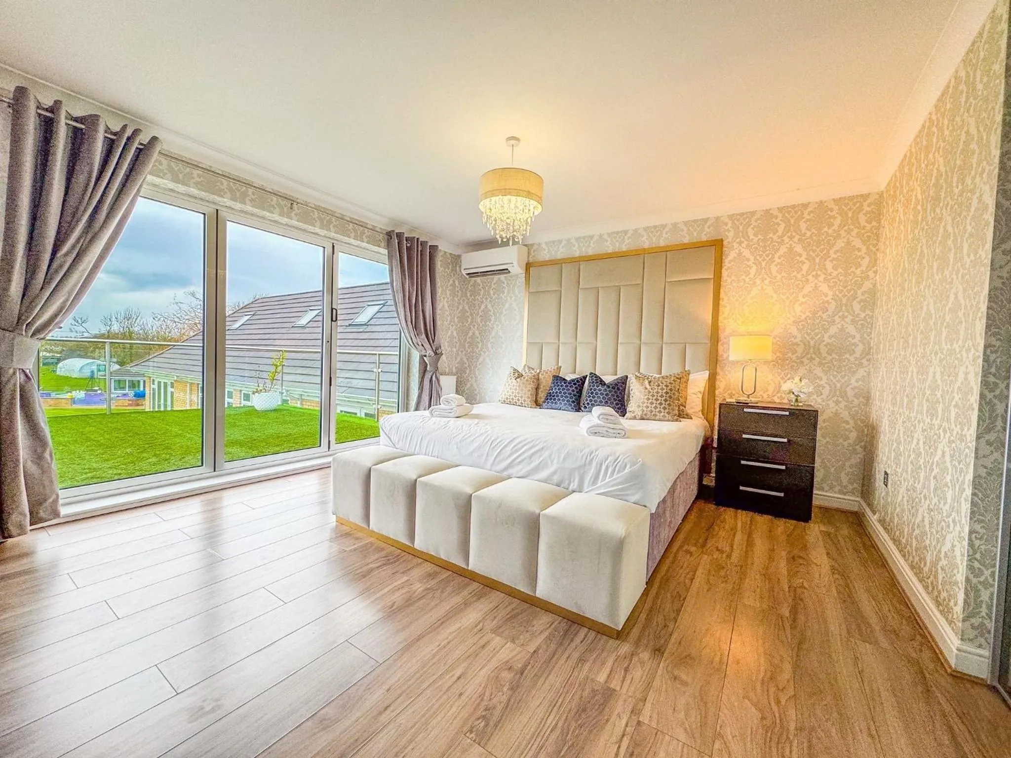 Bedroom, Bed in The Firs