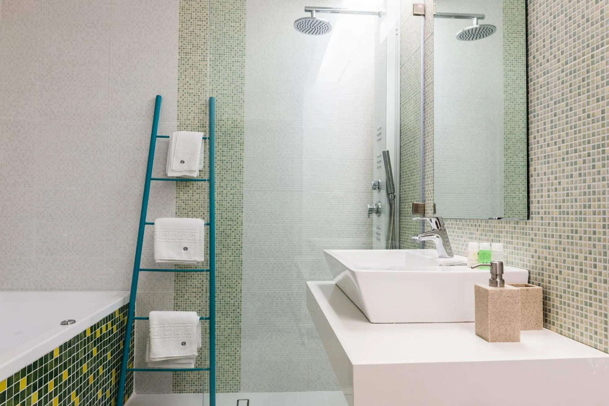 Bathroom in Hotel On Plonge Junior