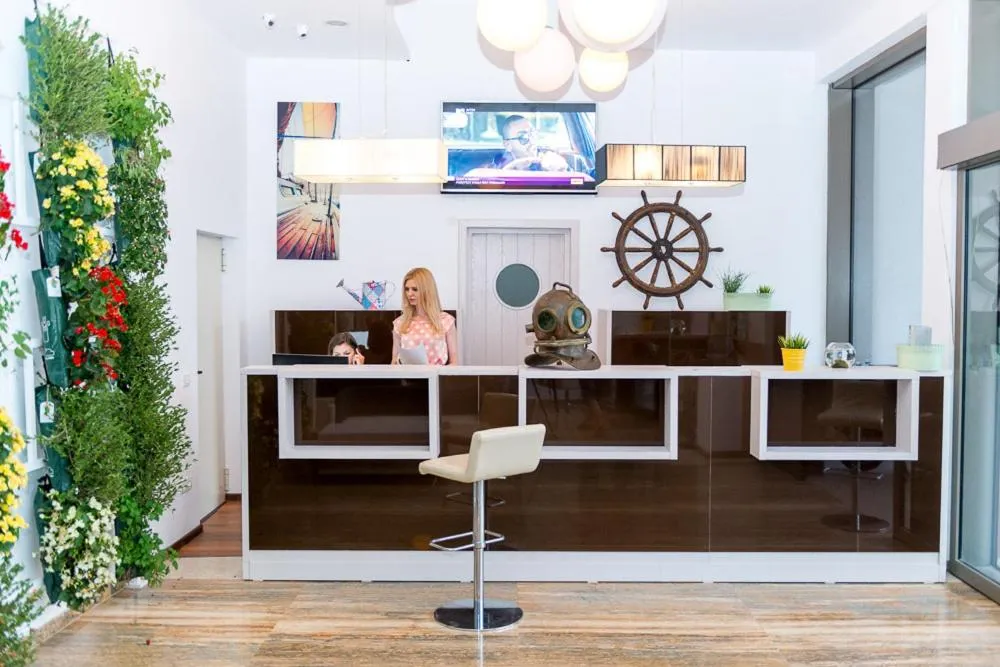 Lobby or reception in Hotel On Plonge Junior