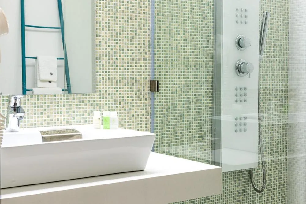 Bathroom in Hotel On Plonge Junior