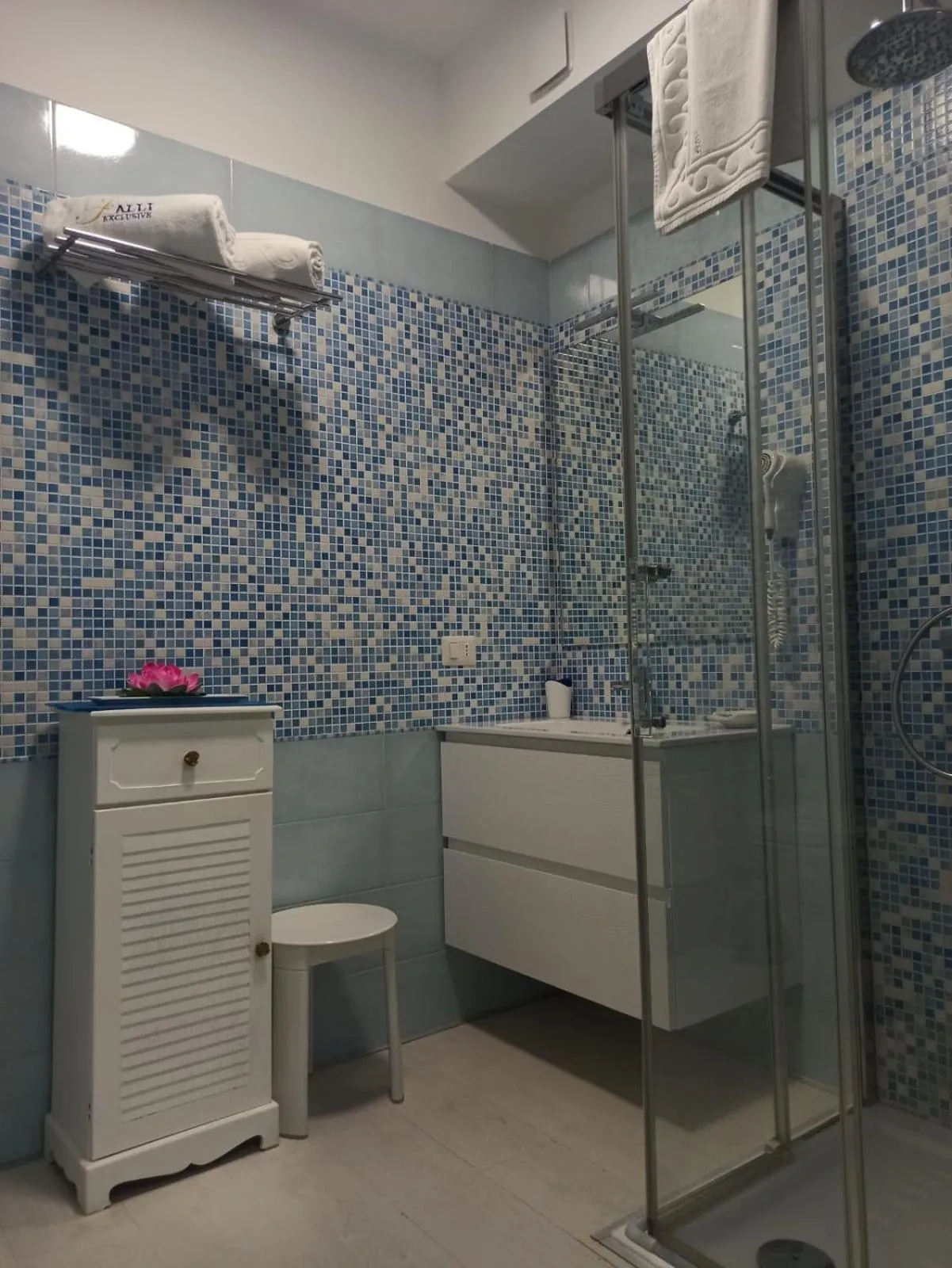 Toilet in Falli Exclusive Rooms and Breakfast -Boutique B&B-