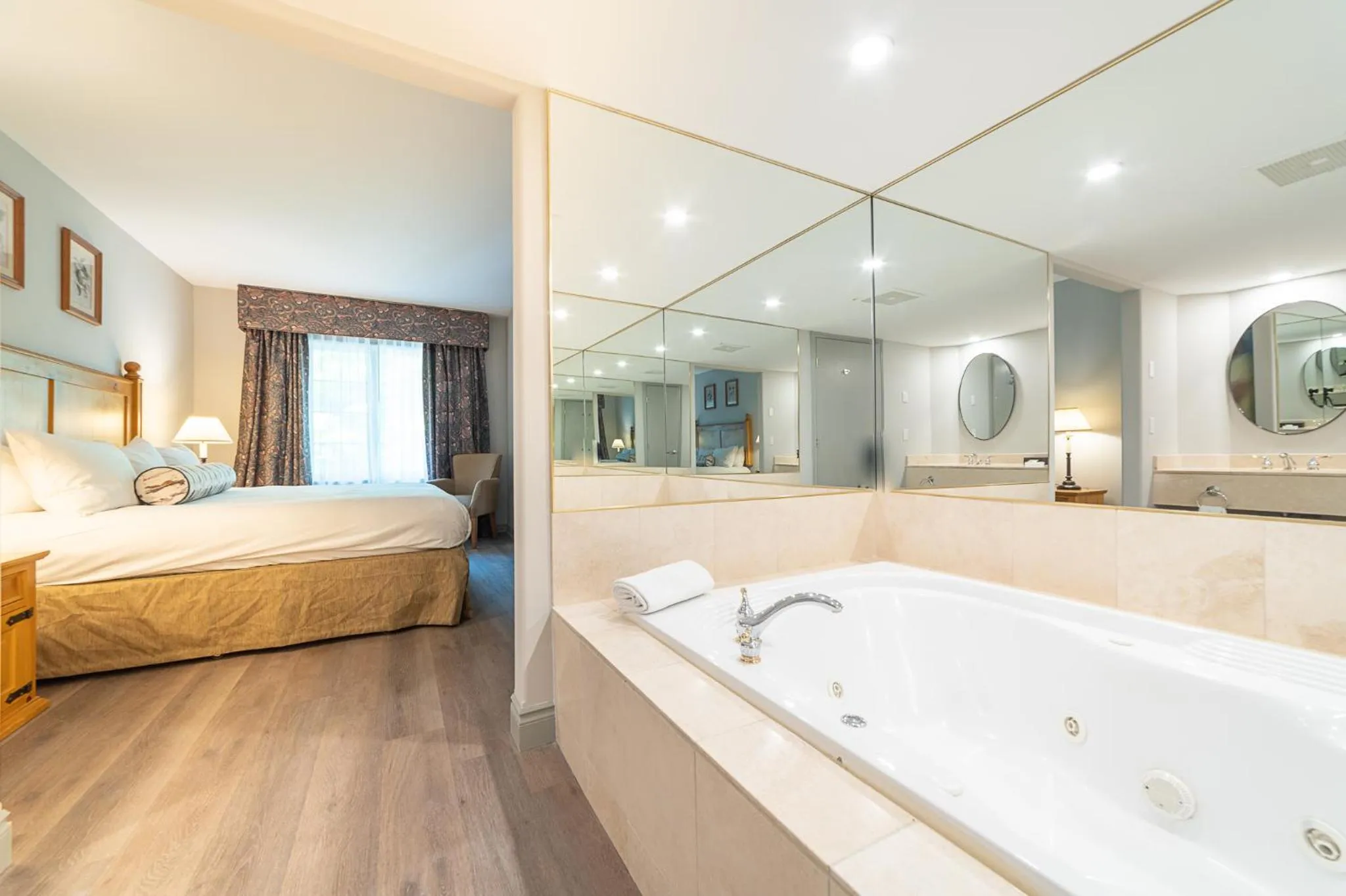 Bed in Horseshoe Valley Suites - The Evergreen