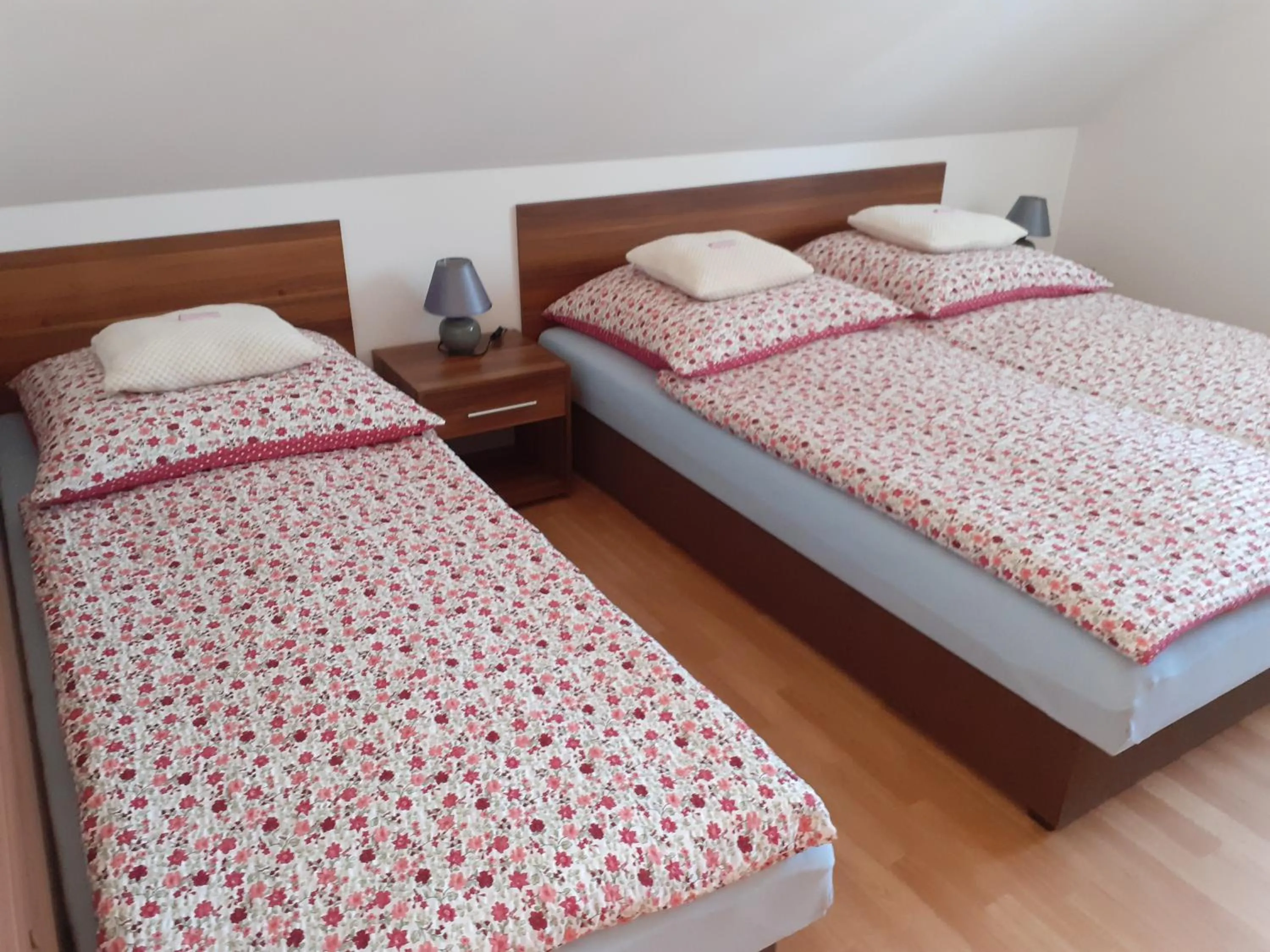 Photo of the whole room, Bed in Tisá 488
