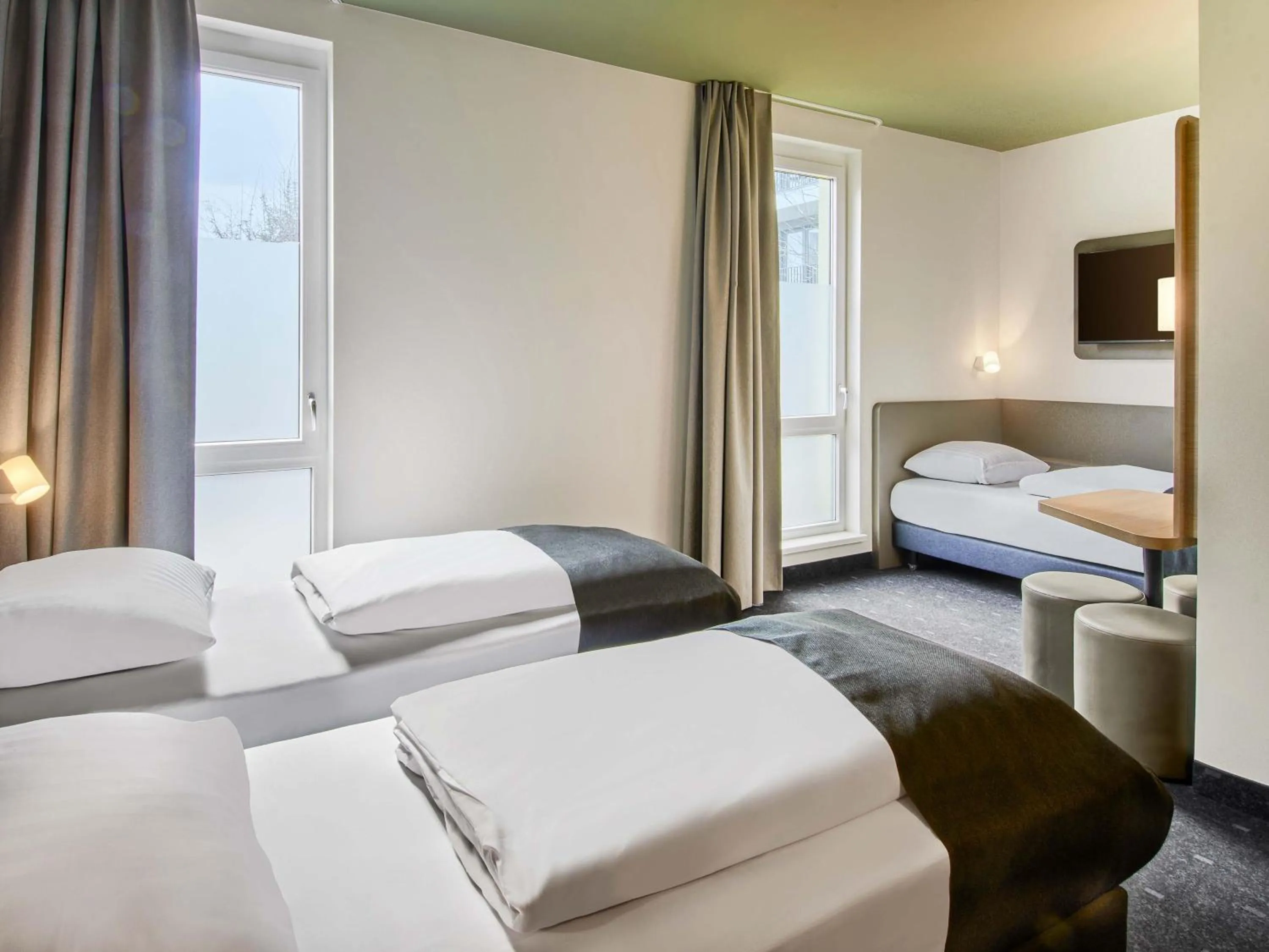 Photo of the whole room, Bed in B&B Hotel Bad Homburg