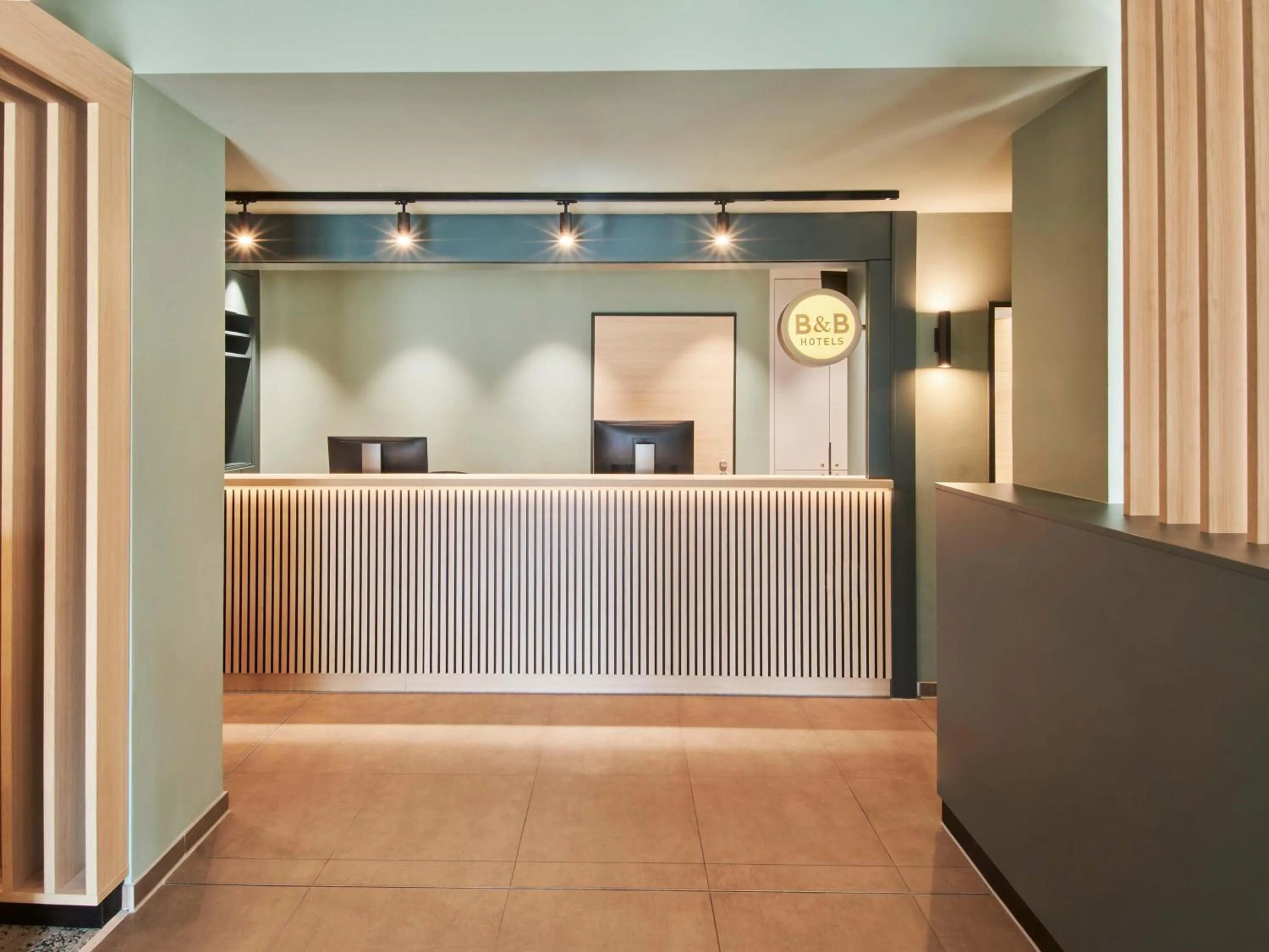 Lobby or reception in B&B Hotel Bad Homburg