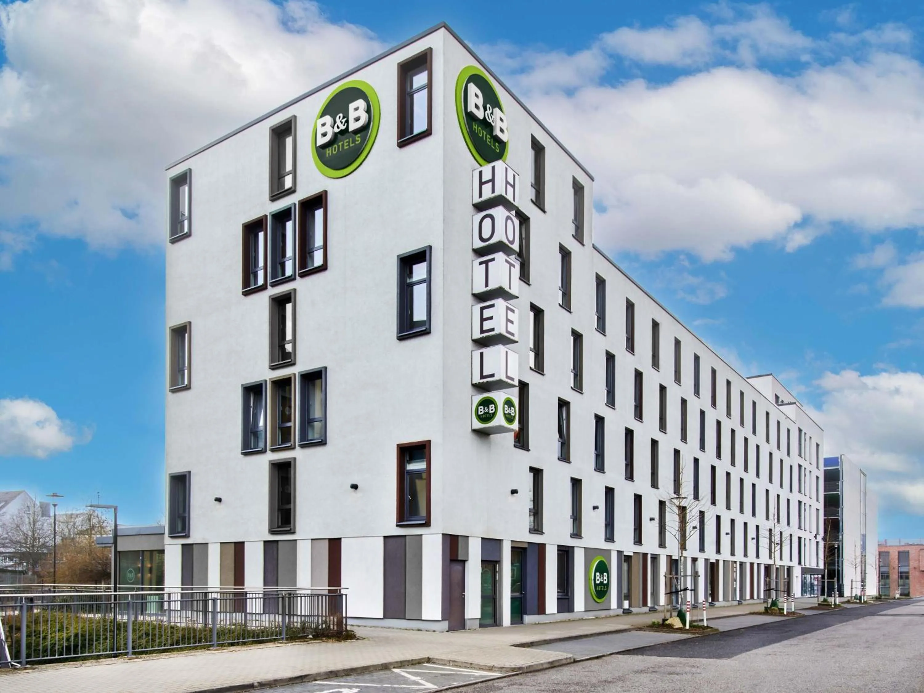 Property building in B&B Hotel Bad Homburg