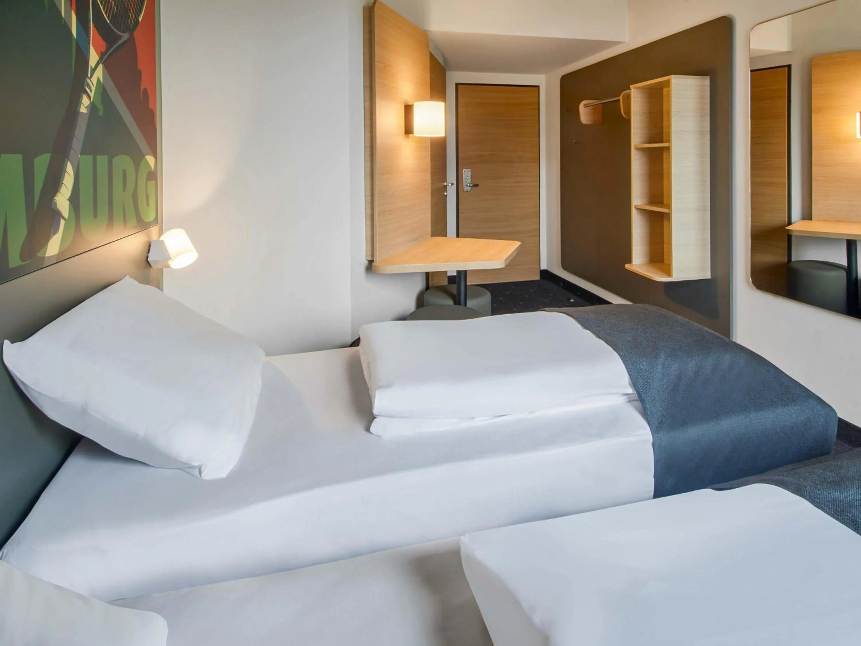 Photo of the whole room, Bed in B&B Hotel Bad Homburg