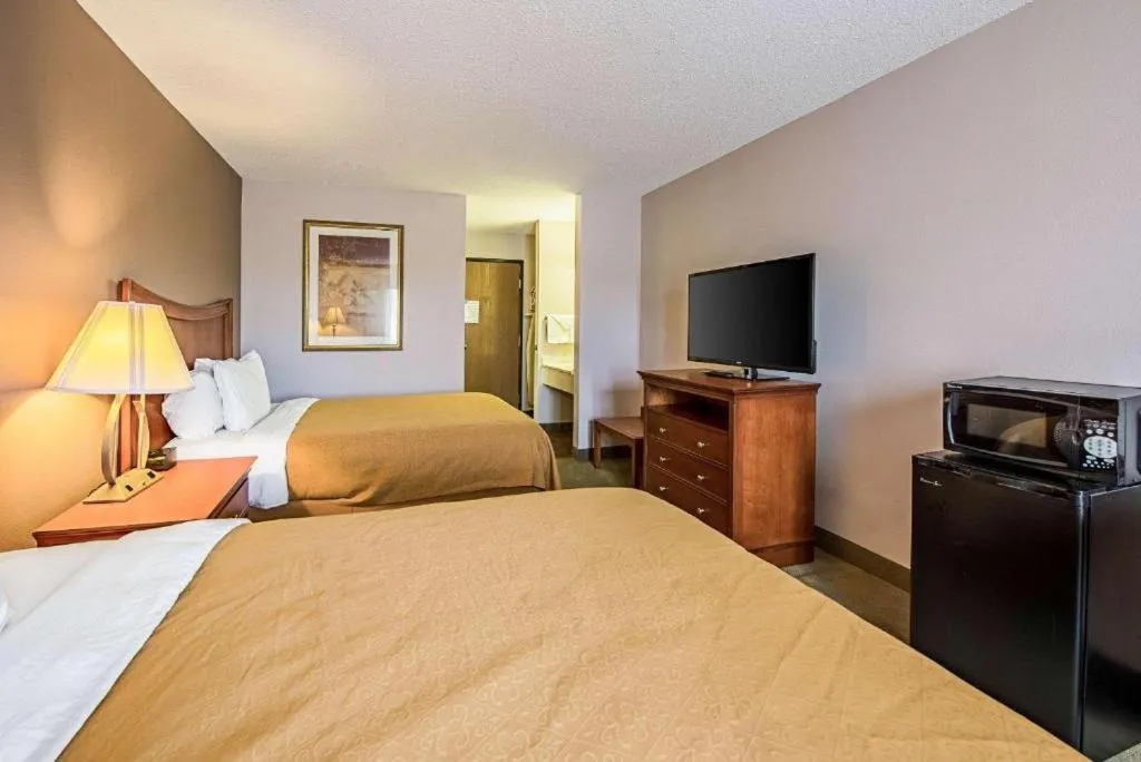 Bed in Royal Inn Suites