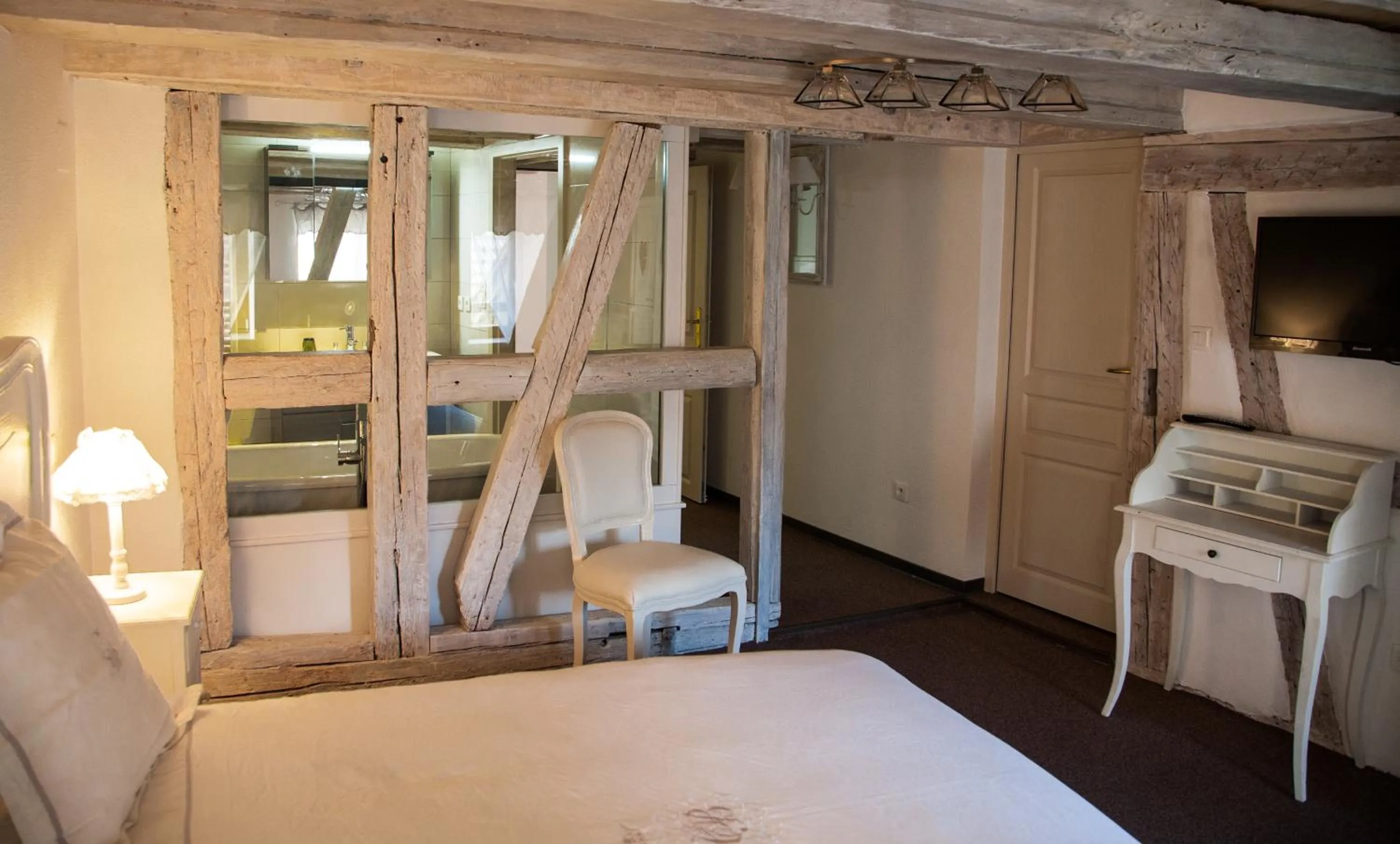 Decorative detail, Bed in Chambre Le Hupsa Pfannala