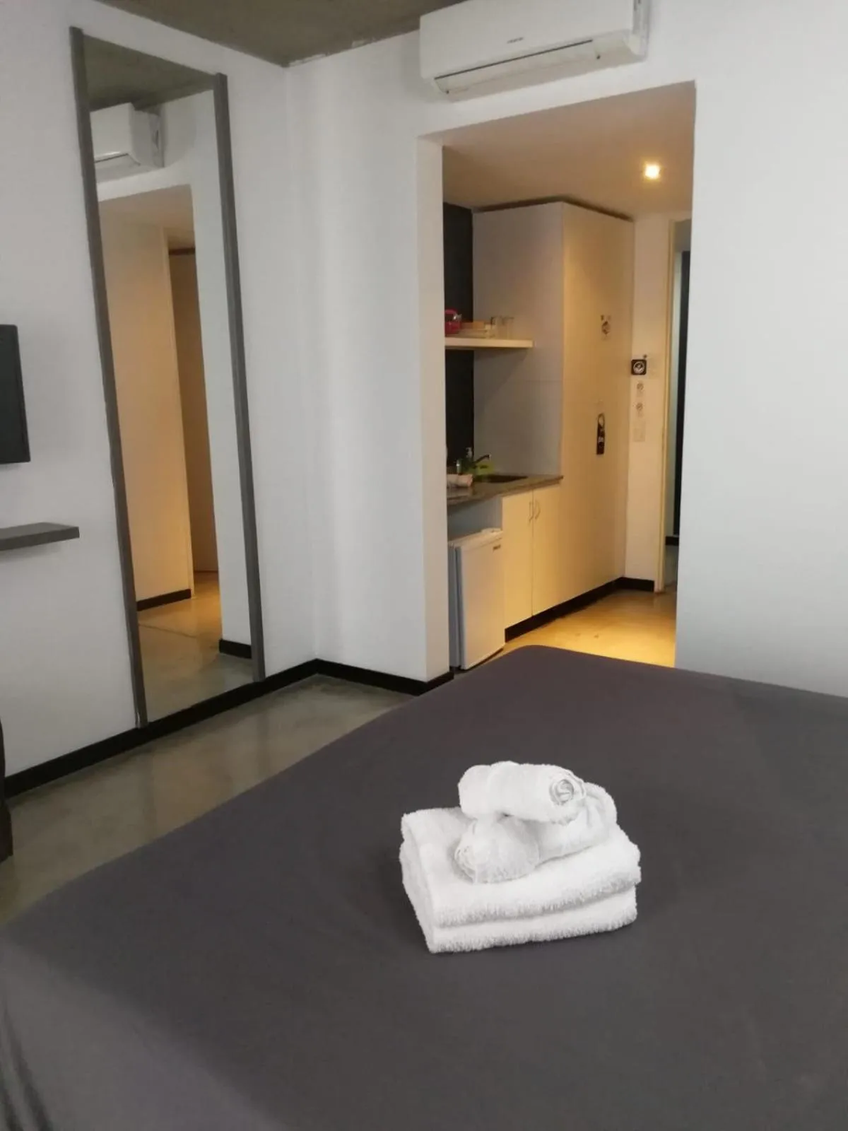 Photo of the whole room, Bed in Babel Studios