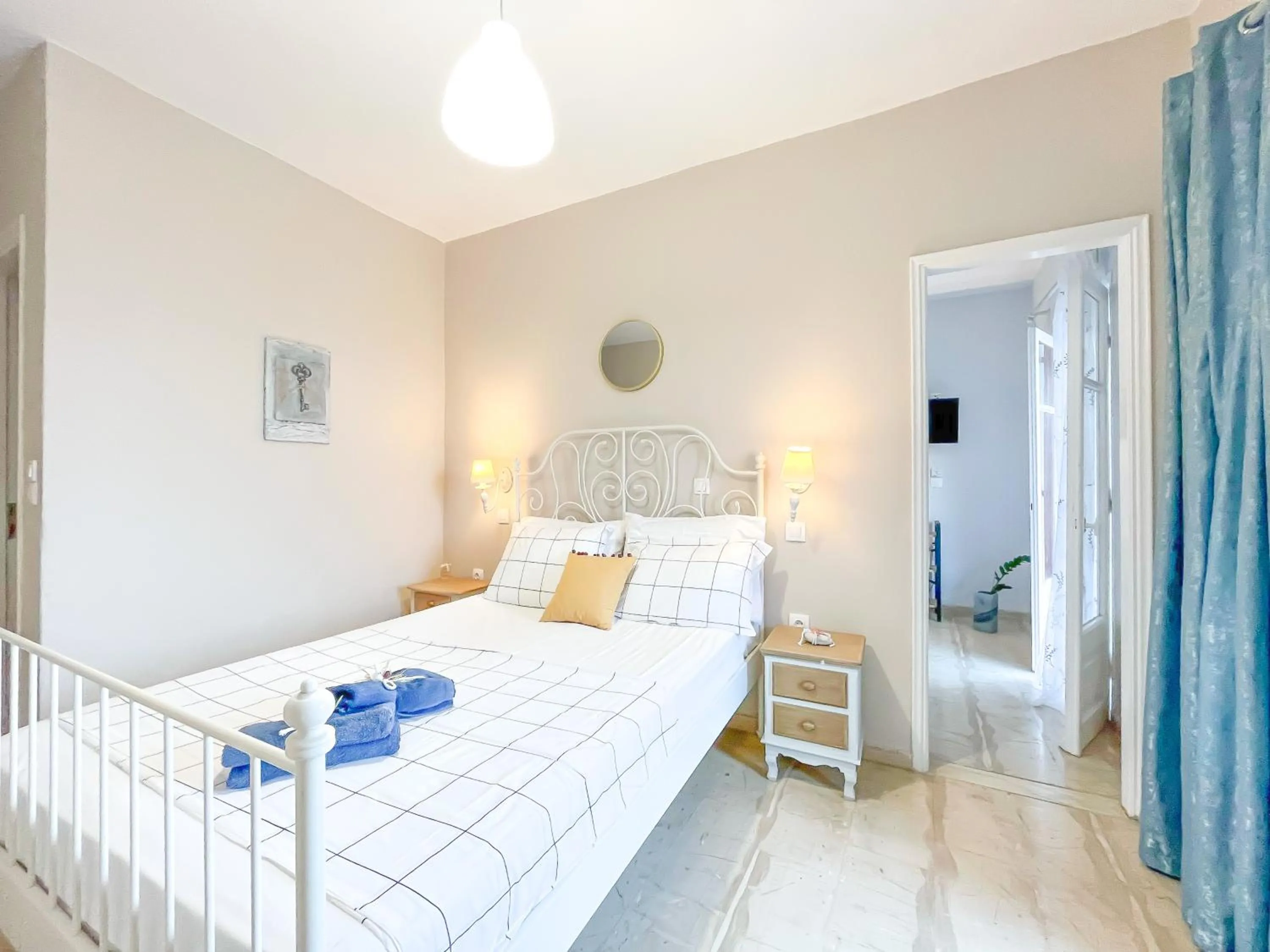 Photo of the whole room, Bed in Braziliana Apartments Corfu
