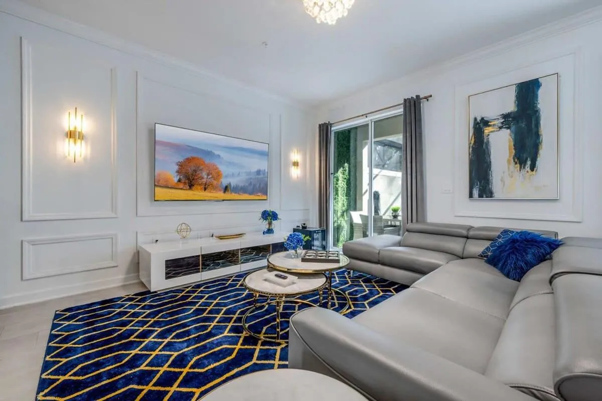 Luxury Chic Modern Home Prime Location