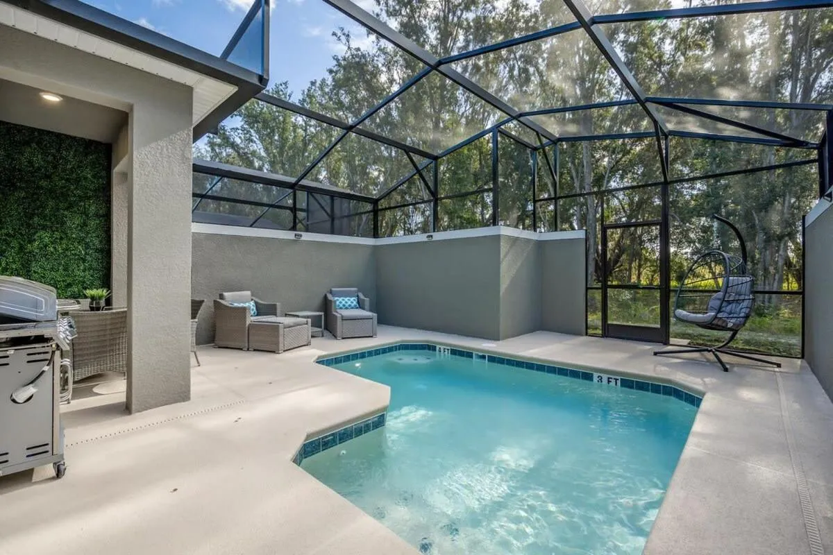 Luxury Chic Modern Home Prime Location