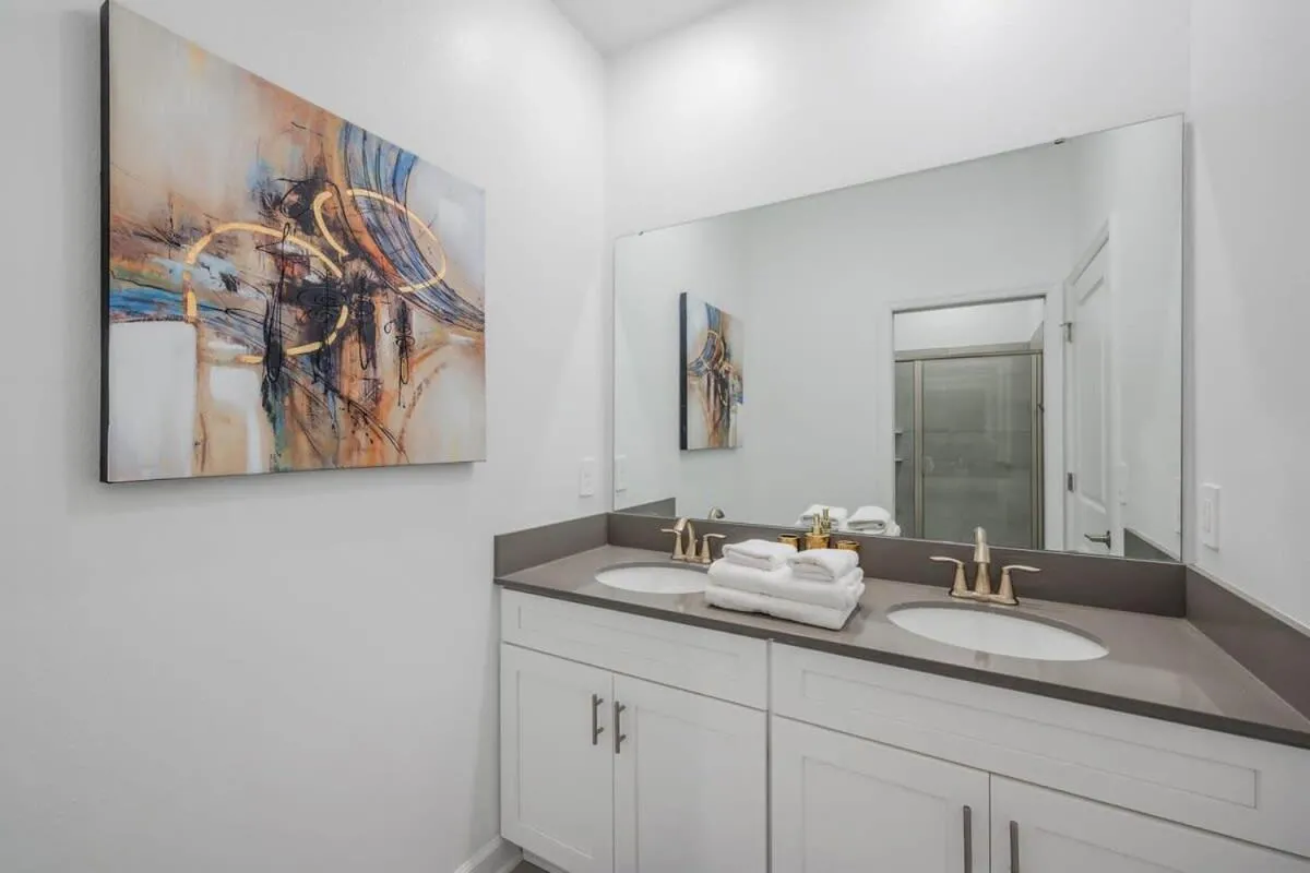 Luxury Chic Modern Home Prime Location