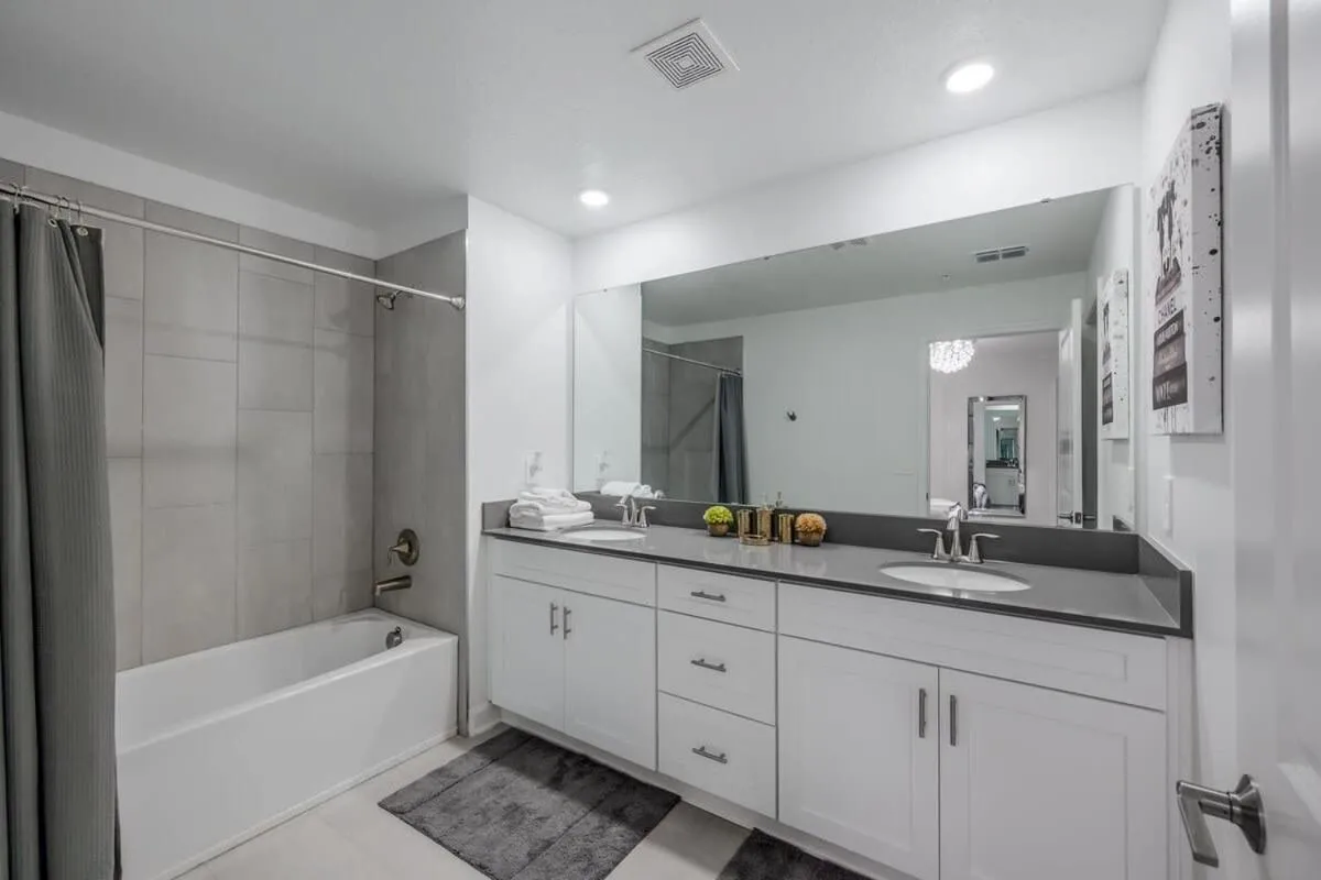 Luxury Chic Modern Home Prime Location