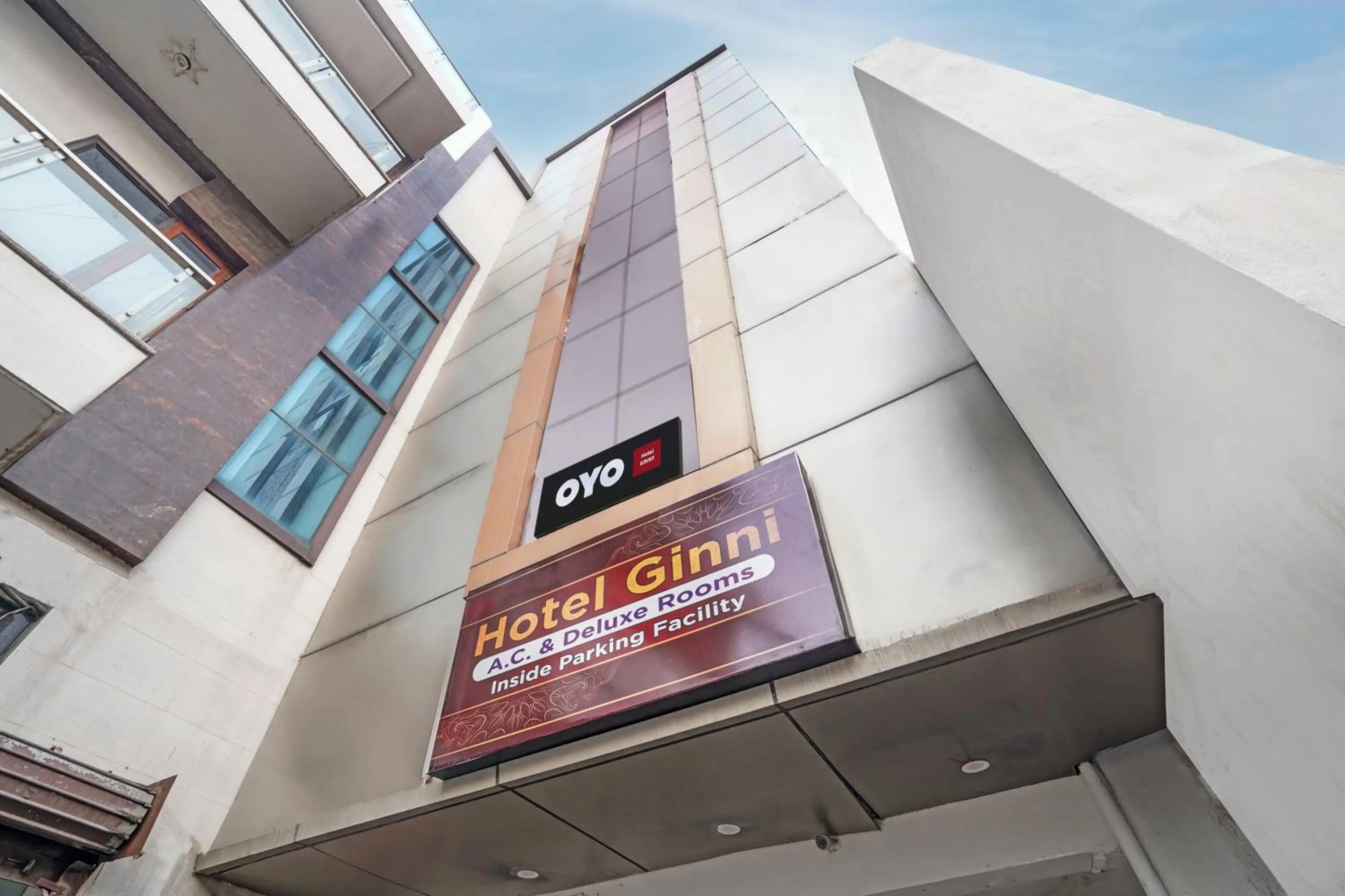 Facade/entrance in Hotel O Ginni