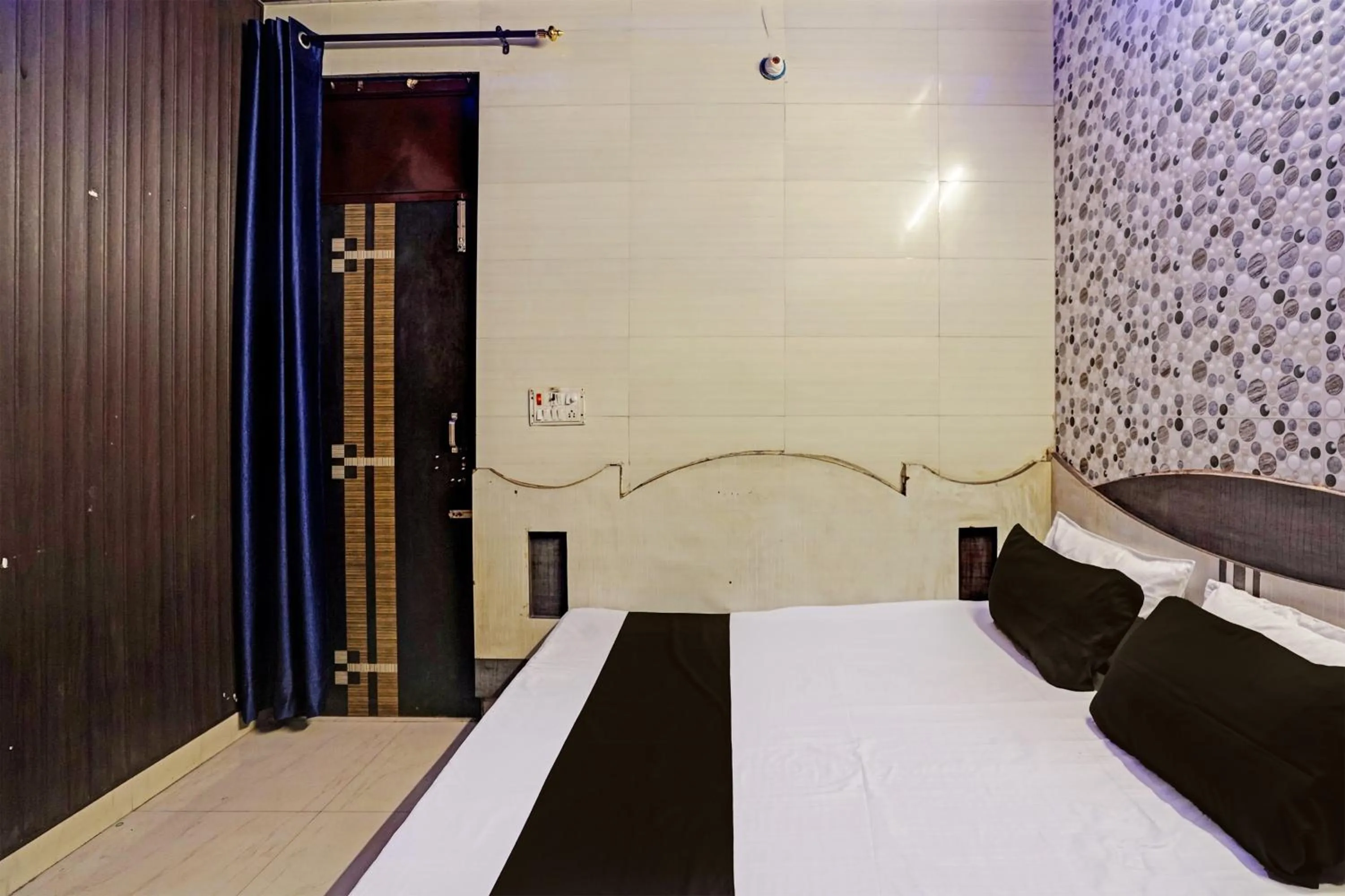 Bedroom in Hotel O Ginni