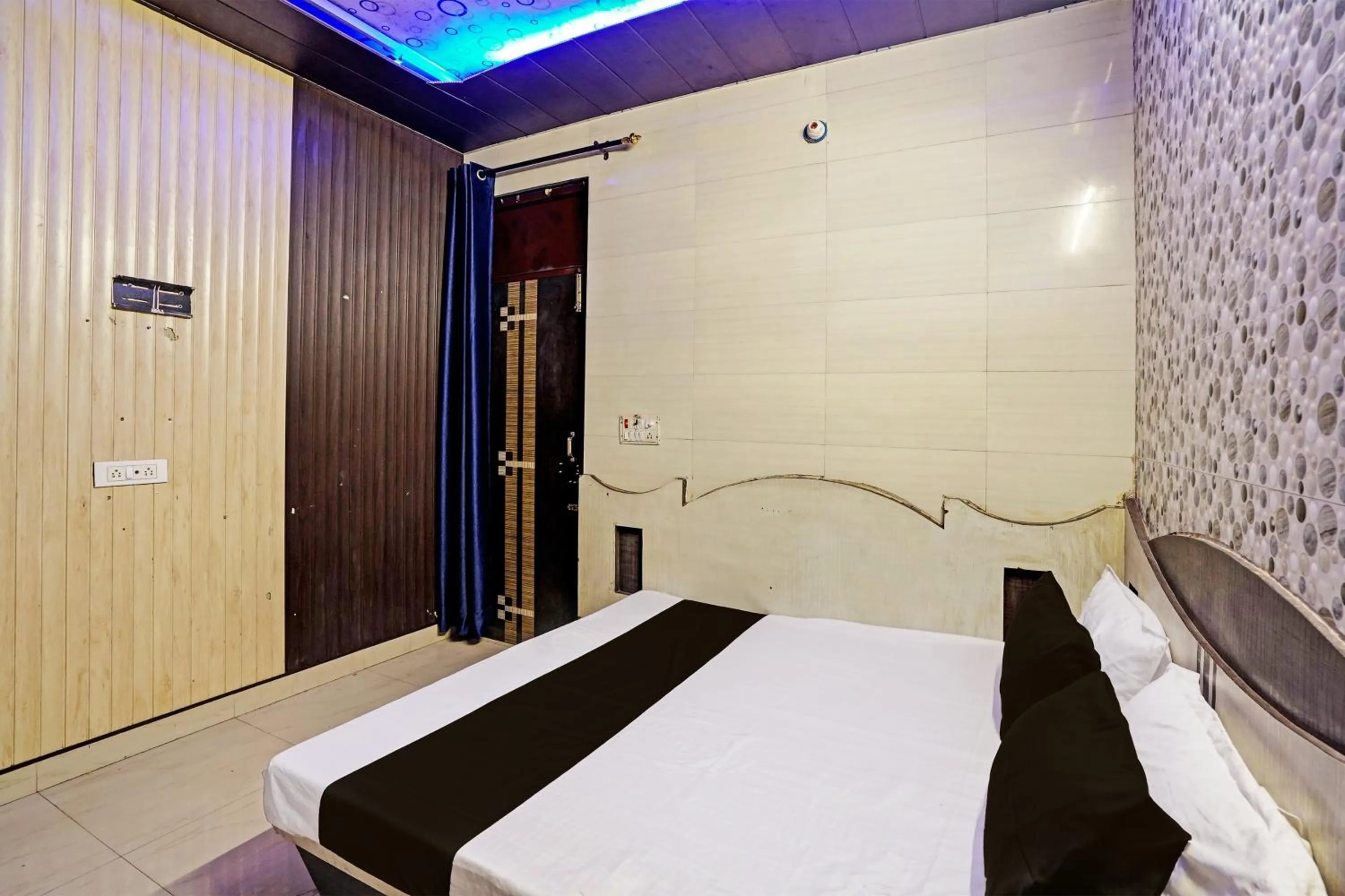 Bedroom in Hotel O Ginni