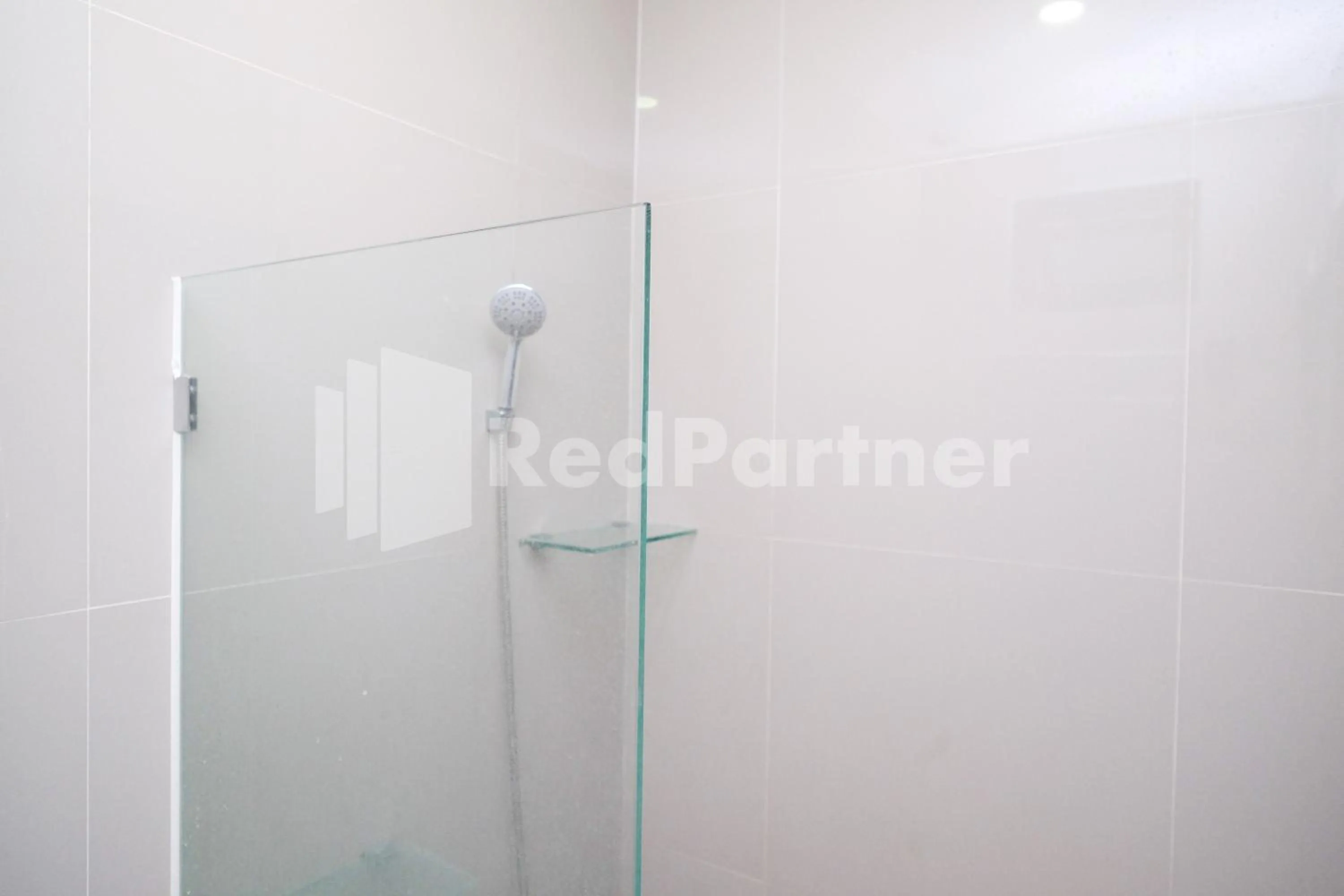 Bathroom in Rumah Daun Timoho Yogyakarta RedPartner