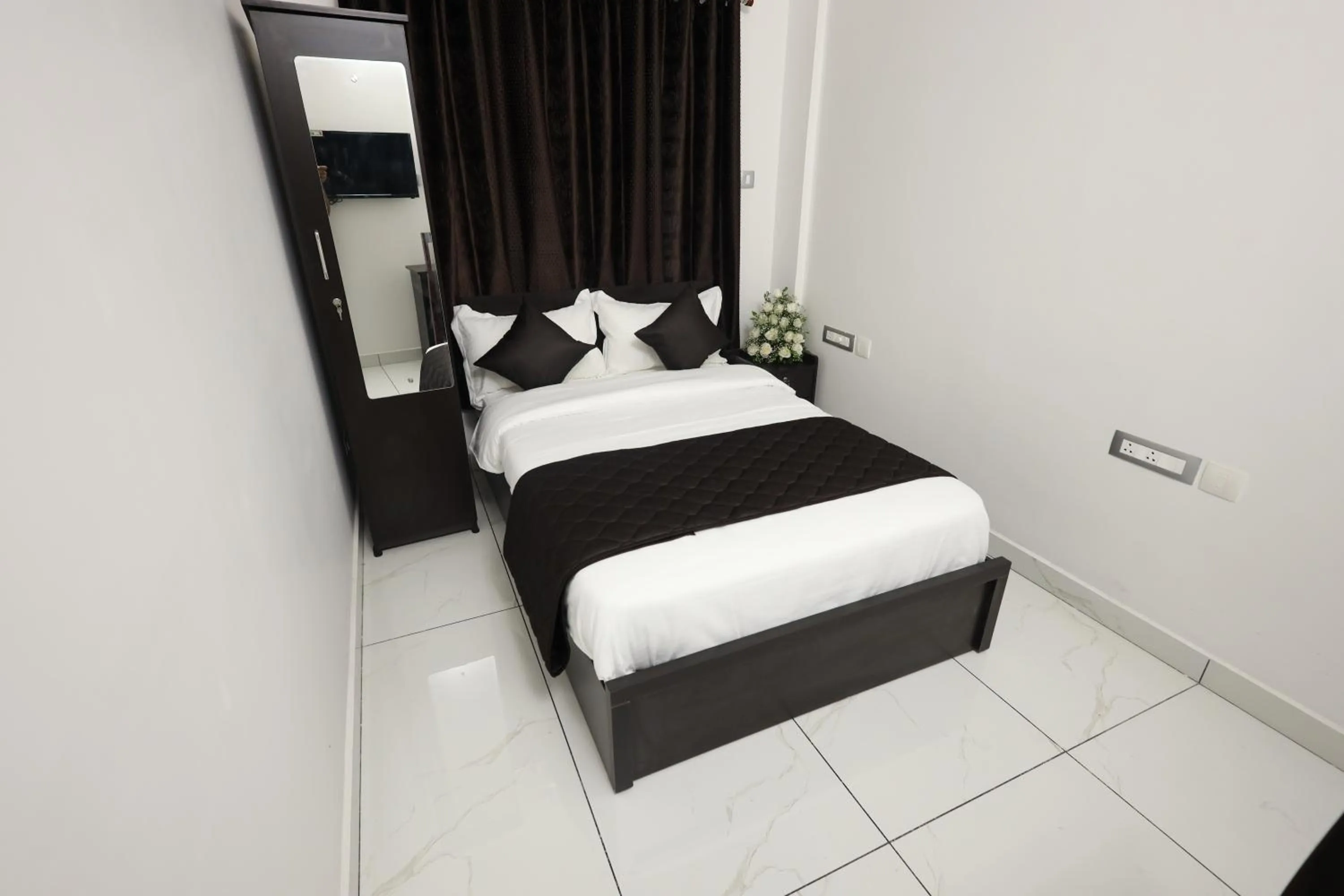 Bed in Guest West Inn Cochin