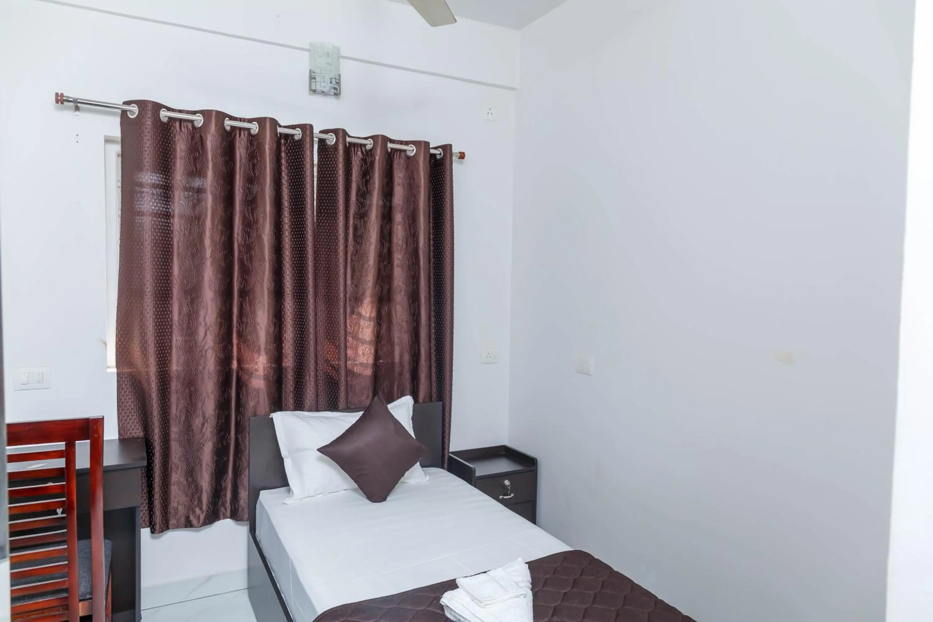 Bed in Guest West Inn Cochin