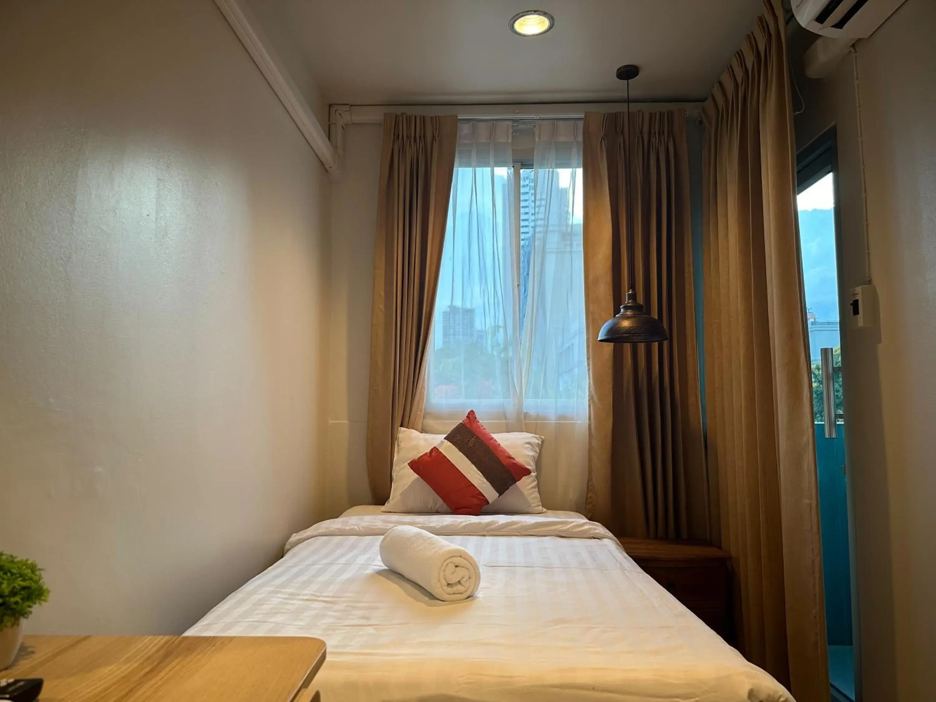 Budget Single Room in Narastay @ Phrom Phong Budget Single Room in Narastay @ Phrom Phong