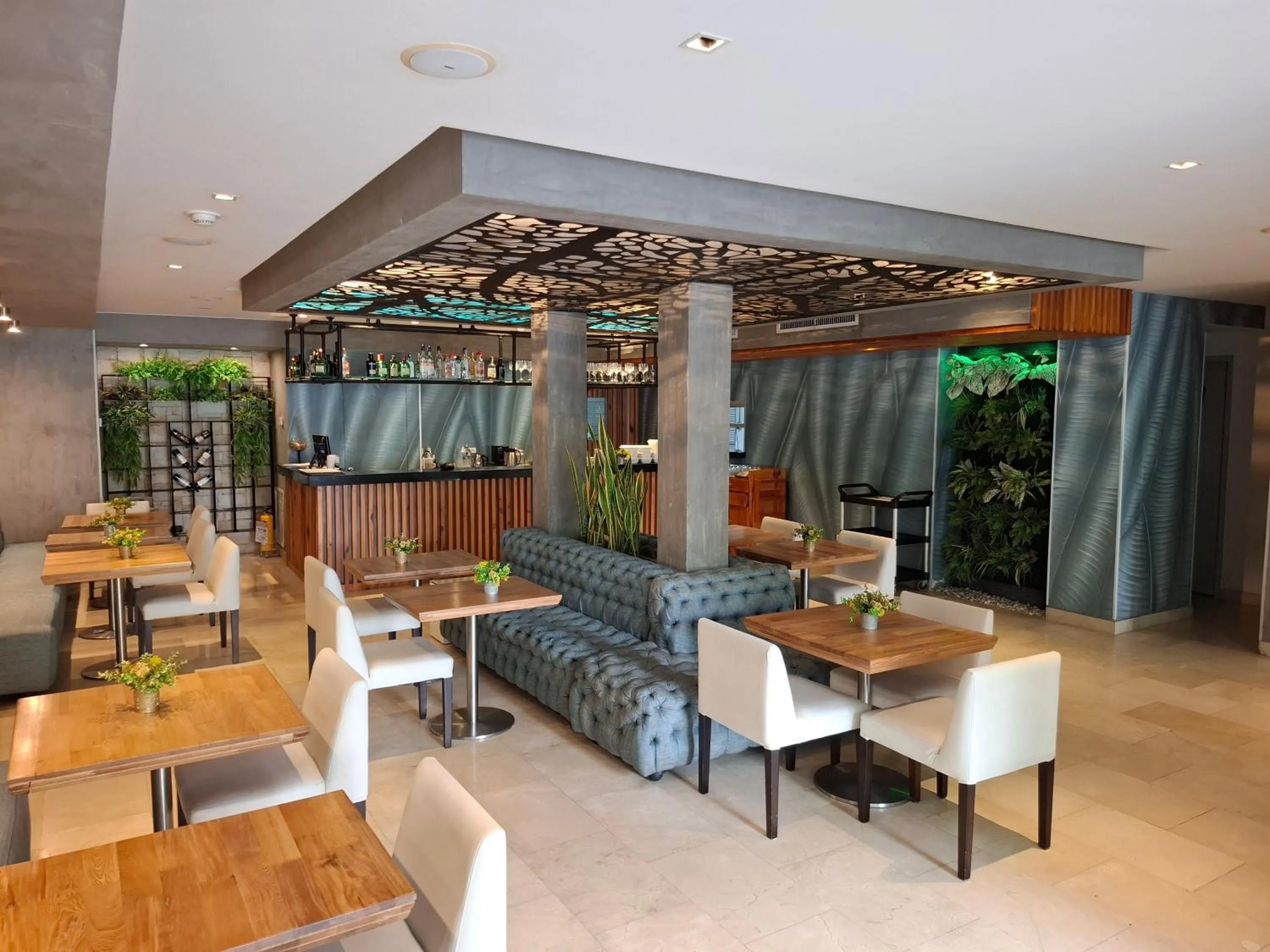 Restaurant/places to eat in Washington Plaza