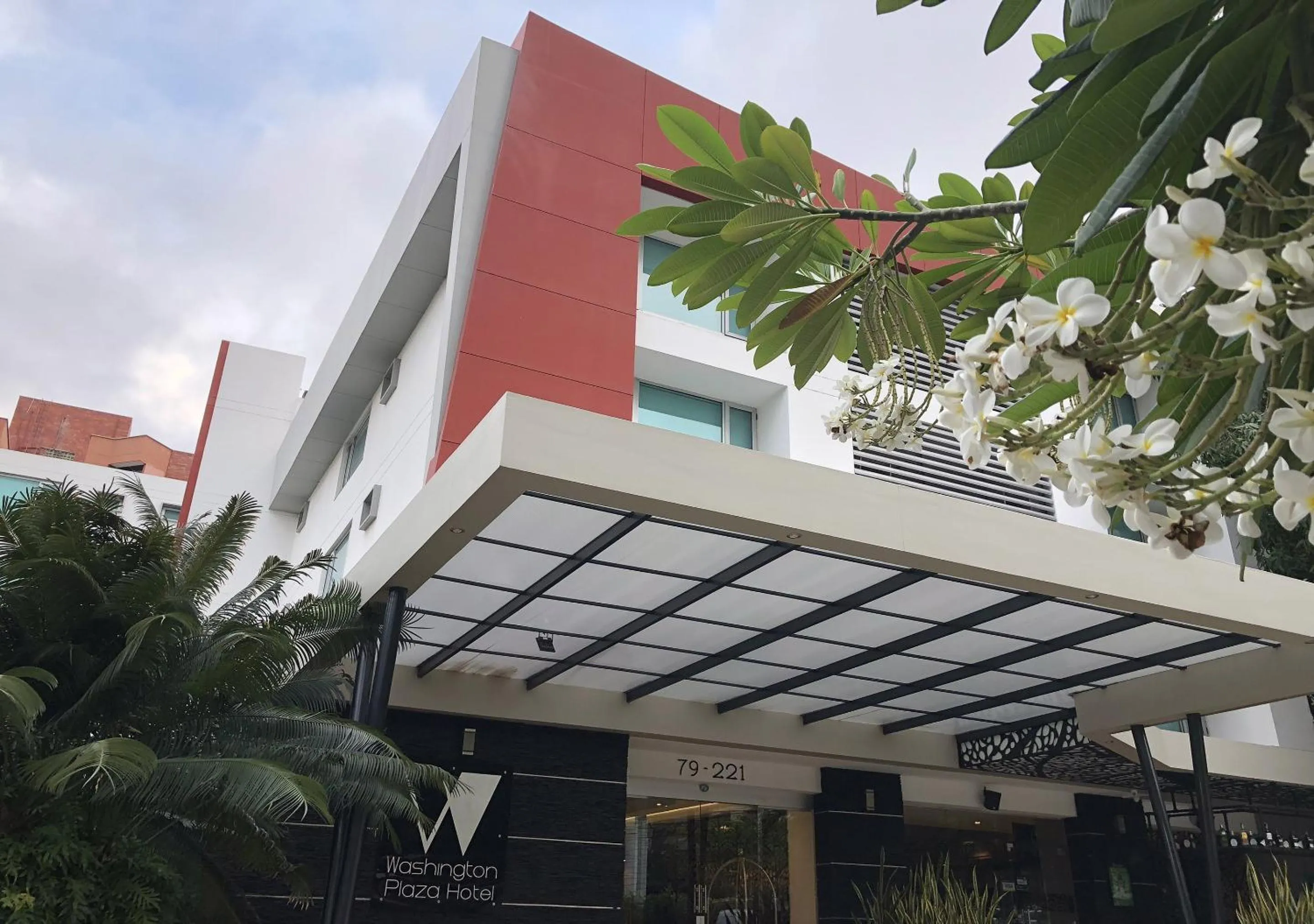 Property building in Washington Plaza